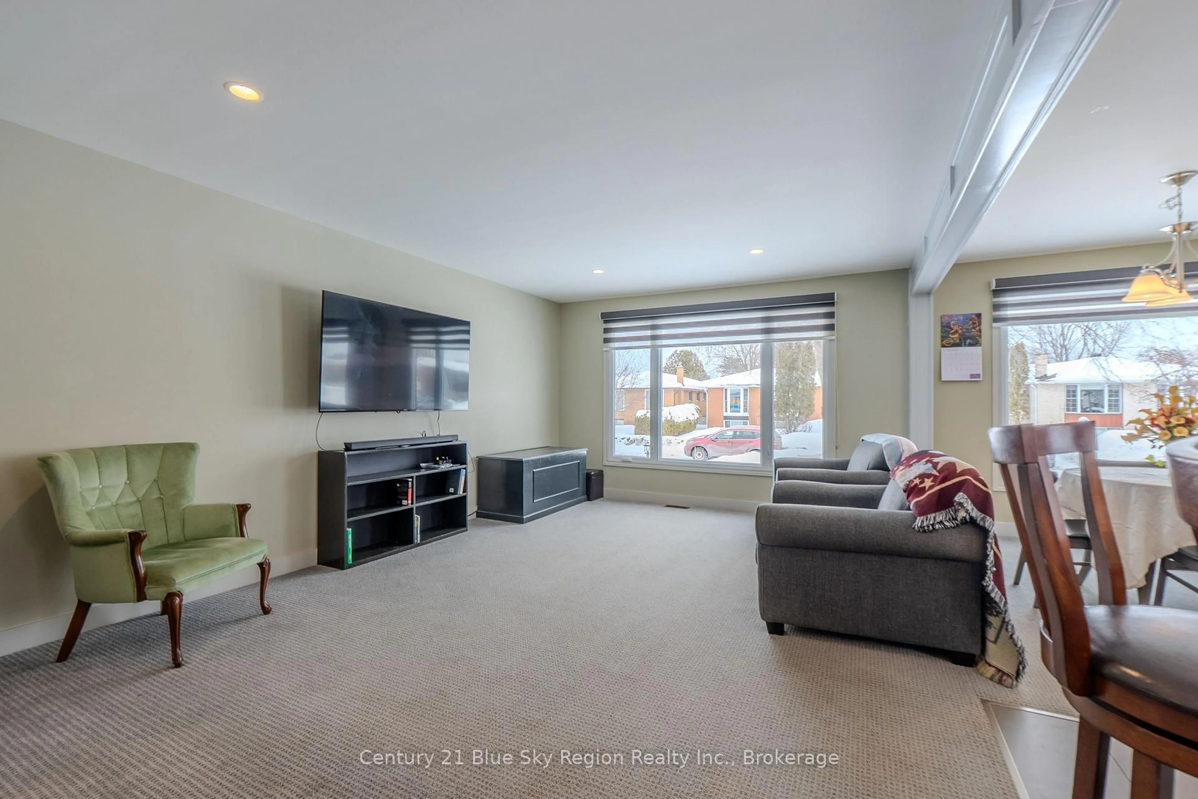 Living room with furniture, unknown for 5 Knox Crt, North Bay Ontario P1A 2P6