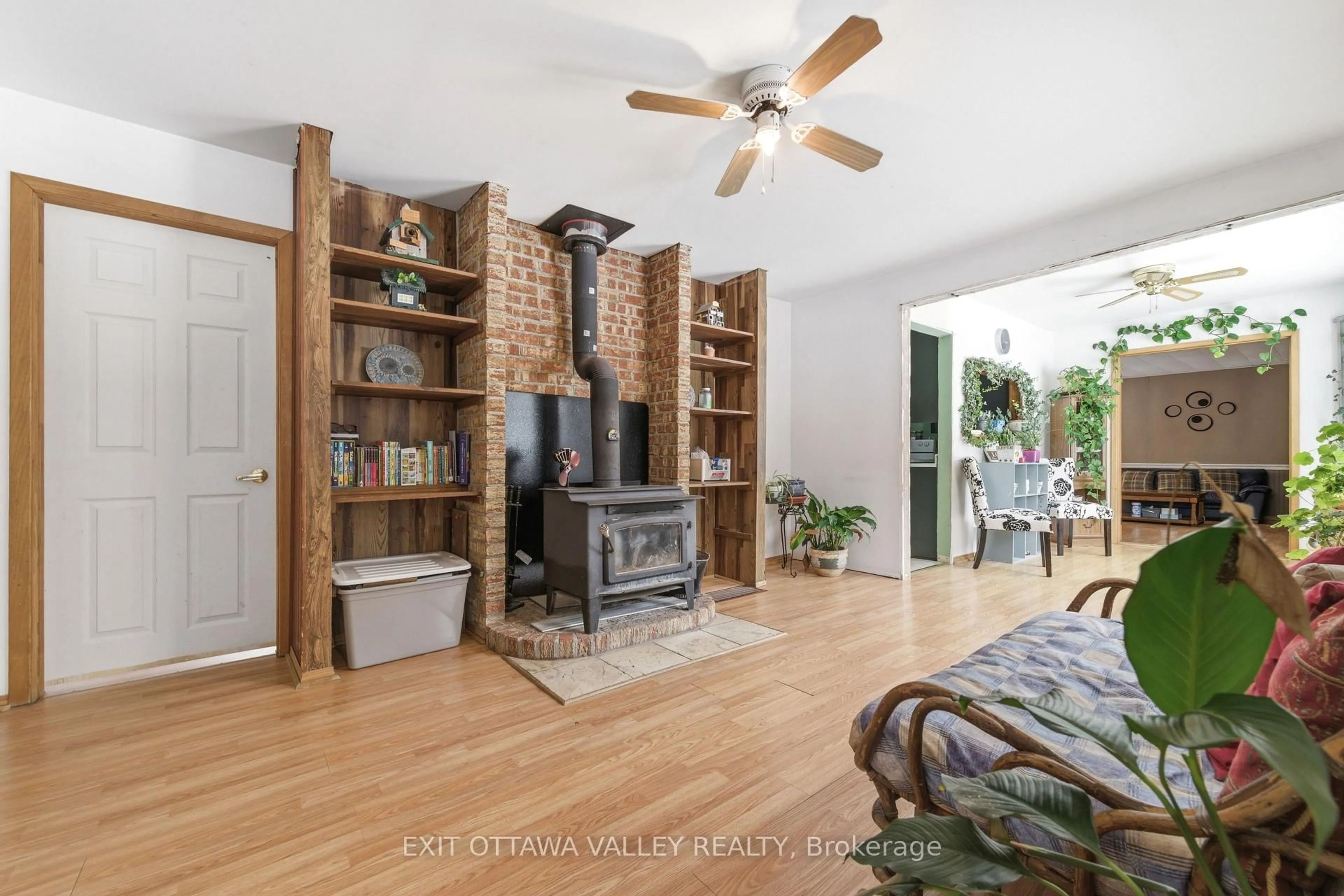 Living room with furniture, unknown for 32848 Highway 17 Highway, Deep River Ontario K0J 1P0