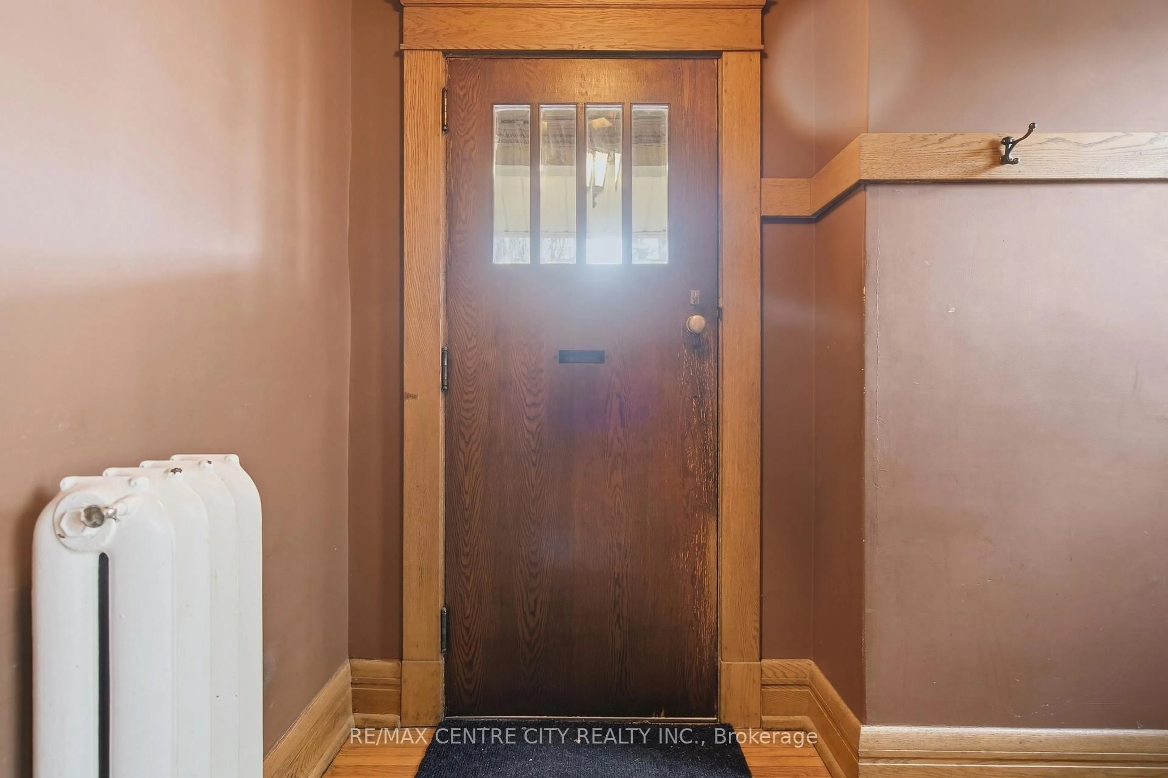 Indoor entryway for 58 Windsor Ave, London South Ontario N6C 1Z7