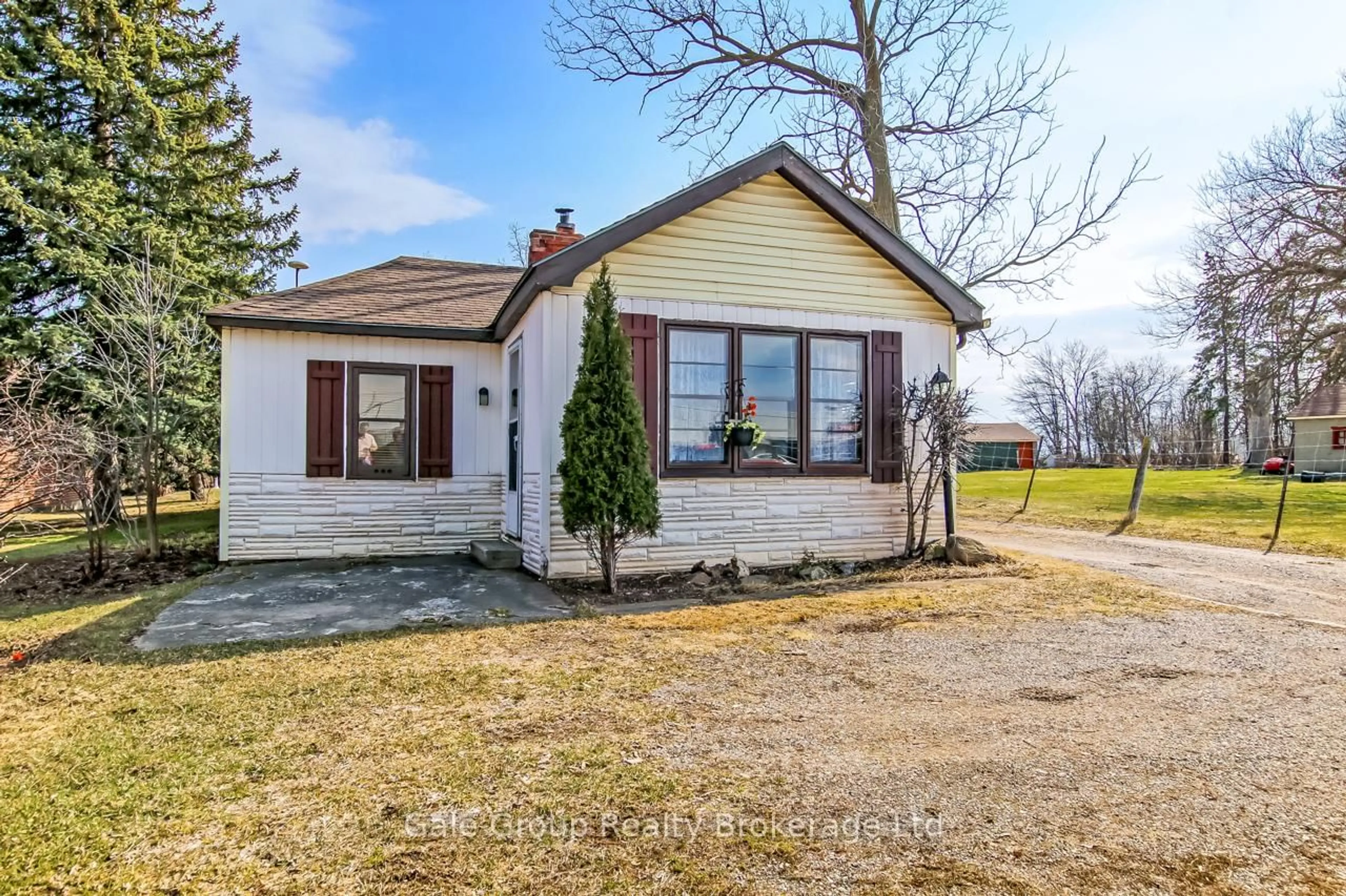 A pic from outside/outdoor area/front of a property/back of a property/a pic from drone, street for 1410 Dundas St, Woodstock Ontario N4S 7V9