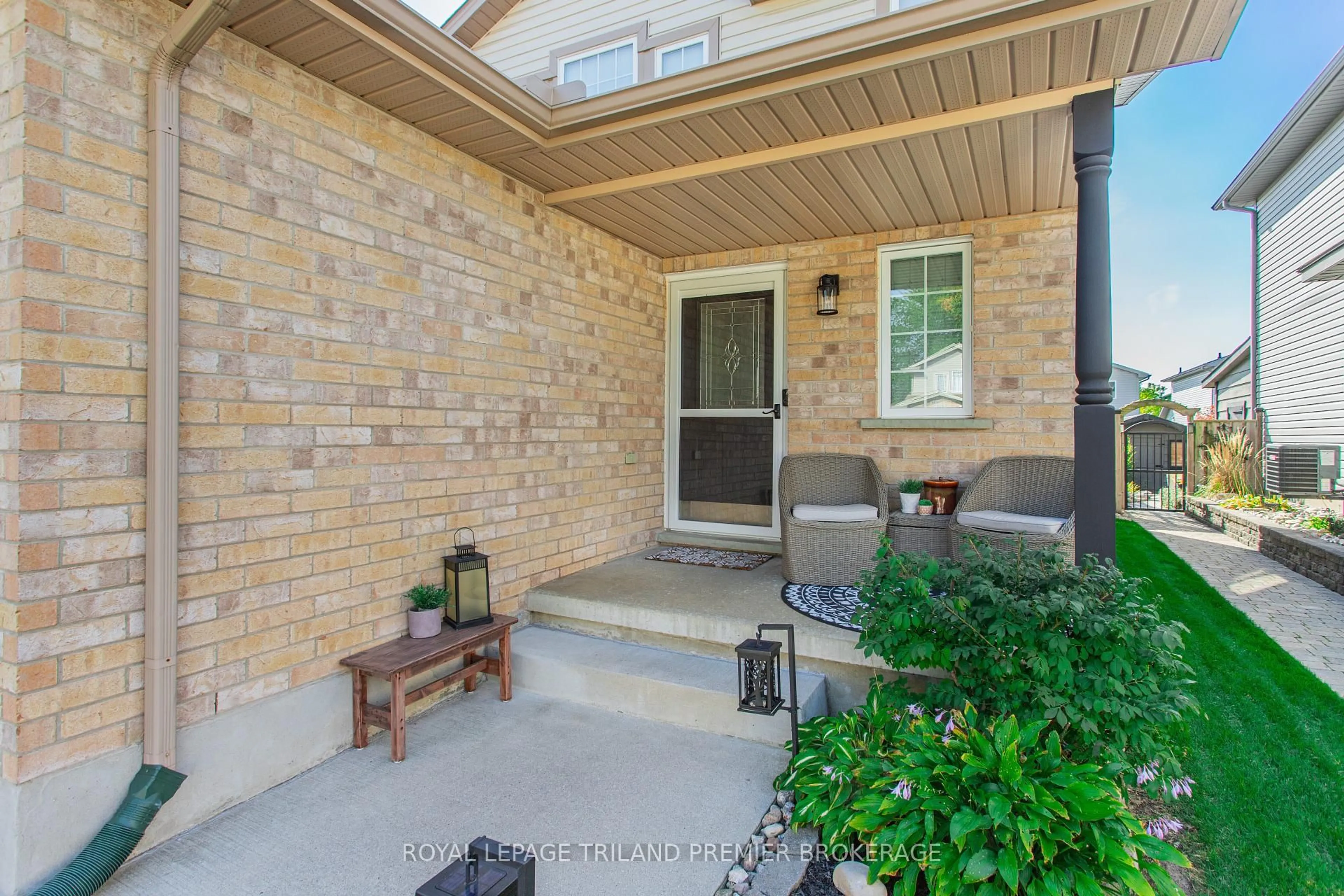 Unknown for 213 Crimson Cres, London East Ontario N5W 6G1