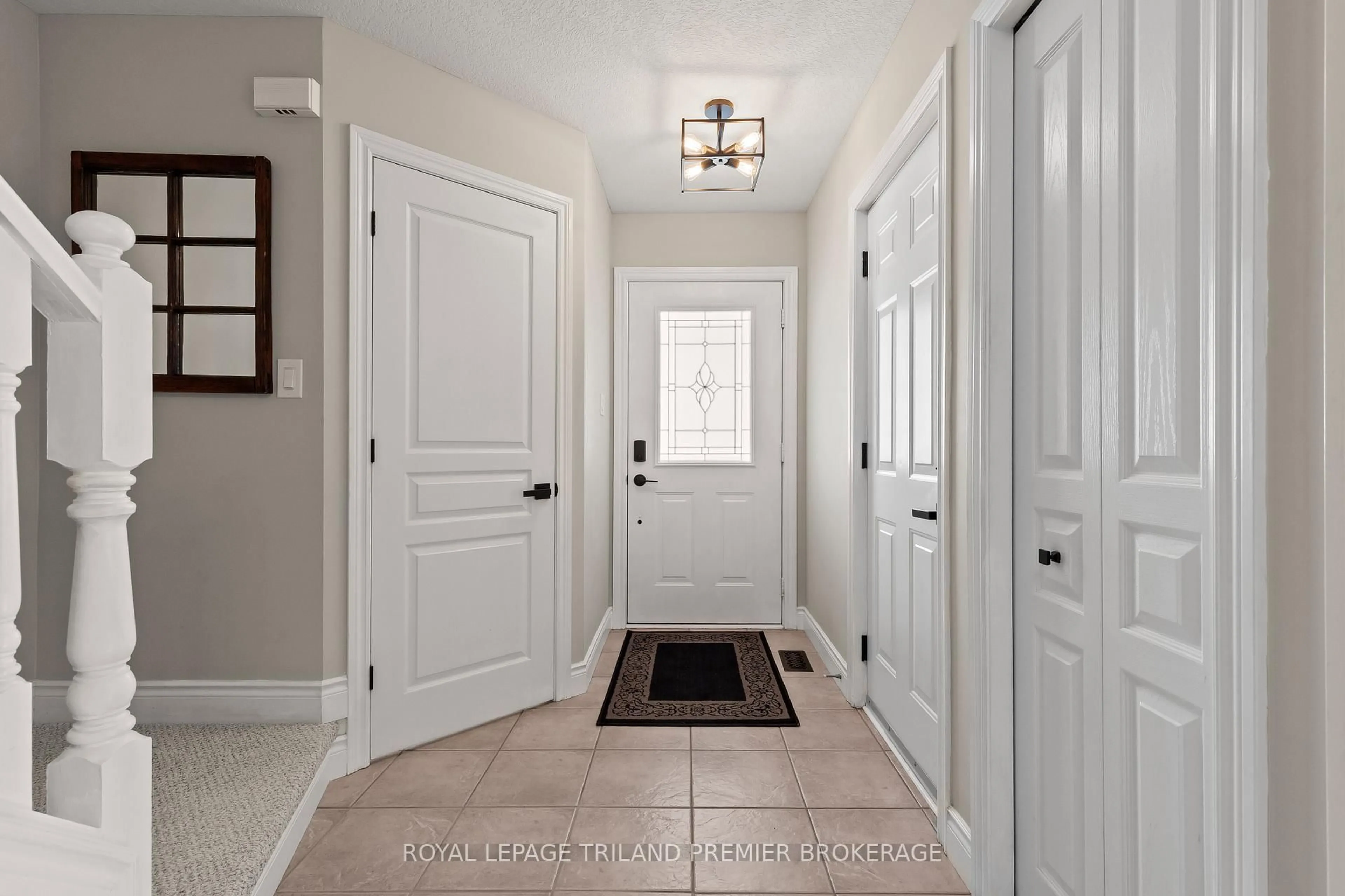 Indoor entryway for 213 Crimson Cres, London East Ontario N5W 6G1