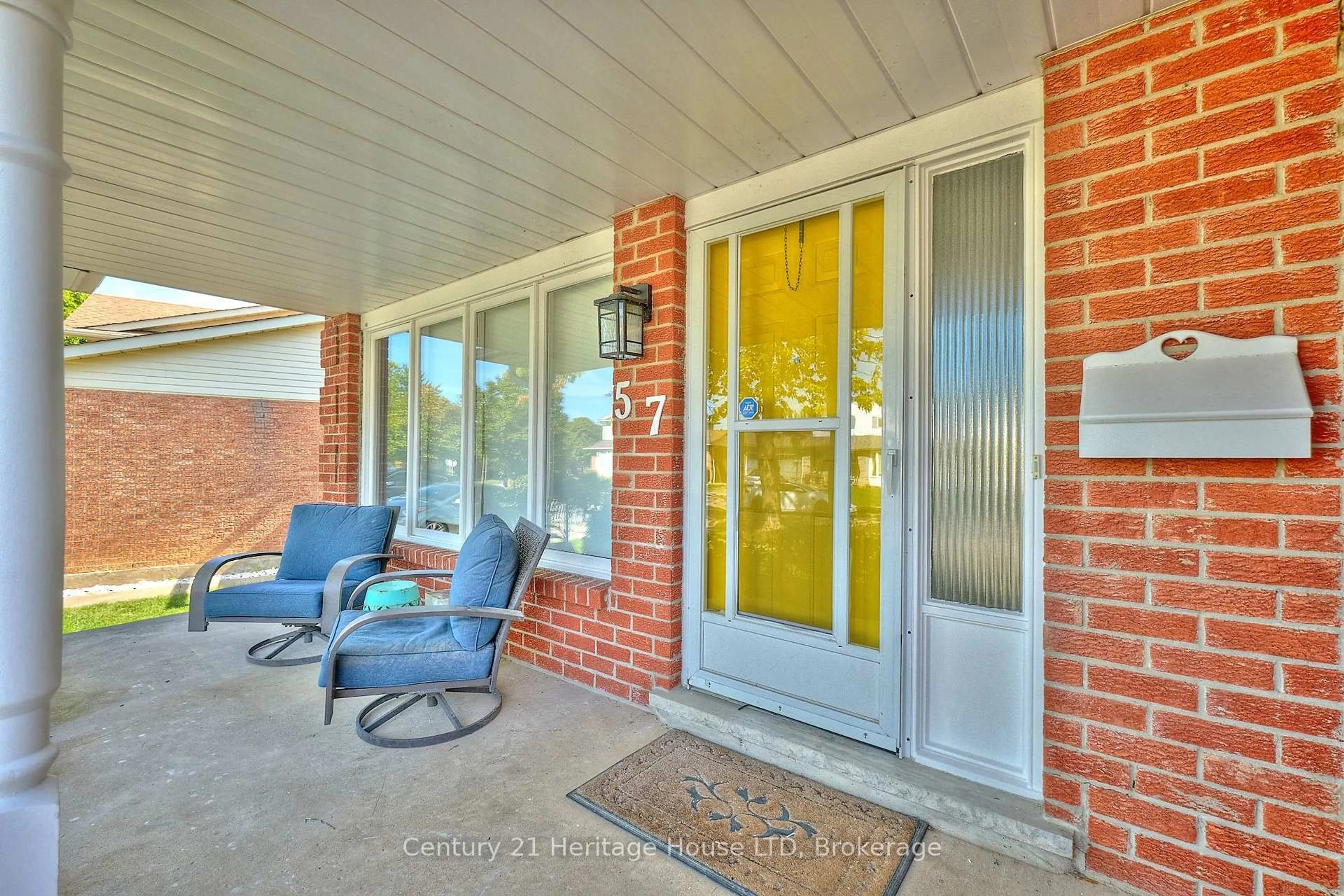 Indoor entryway for 57 Keefer Rd, Thorold Ontario L2V 4W5