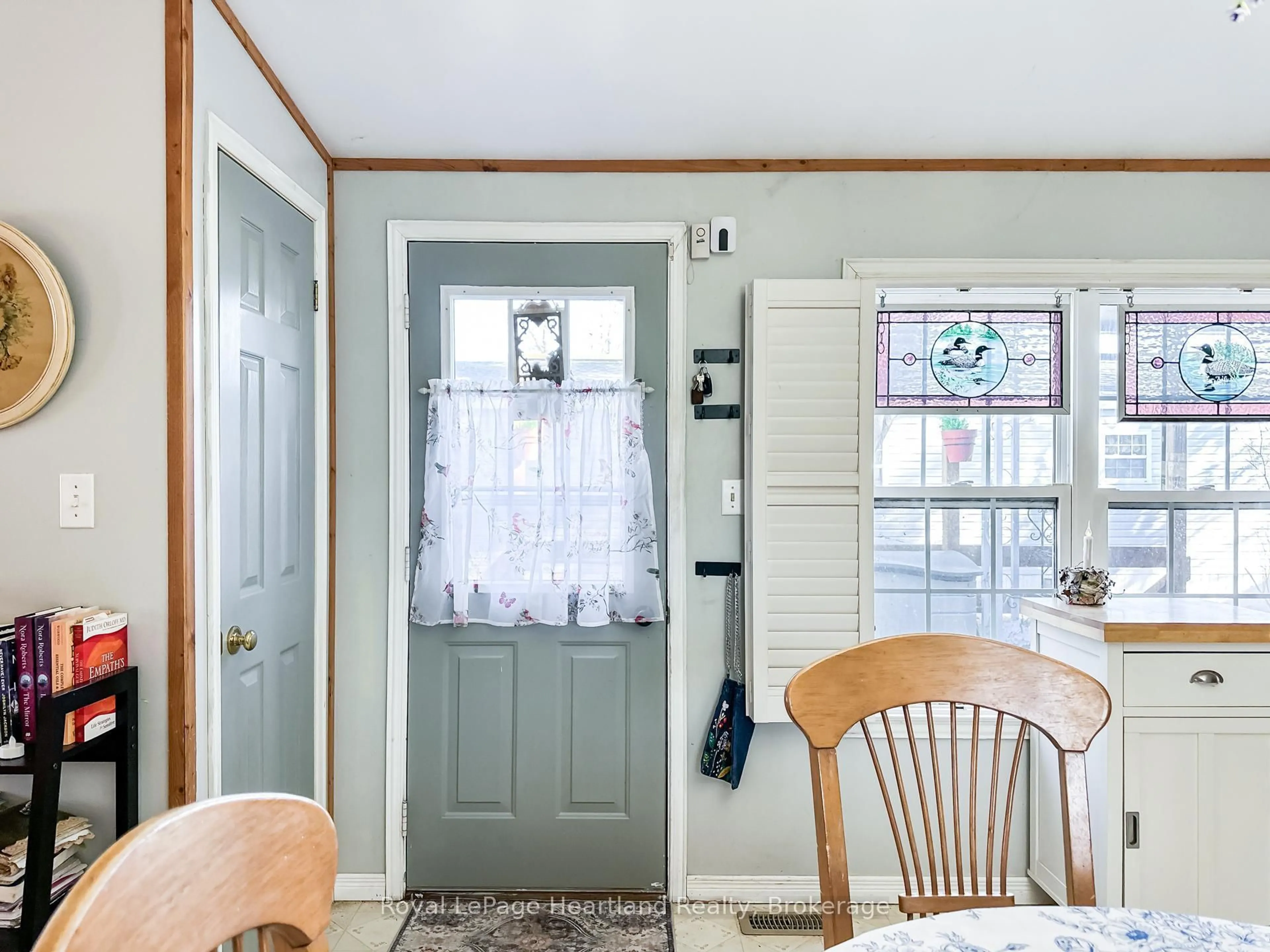 Indoor entryway for 56 CHEROKEE Lane, Ashfield-Colborne-Wawanosh Ontario N7A 3Y2