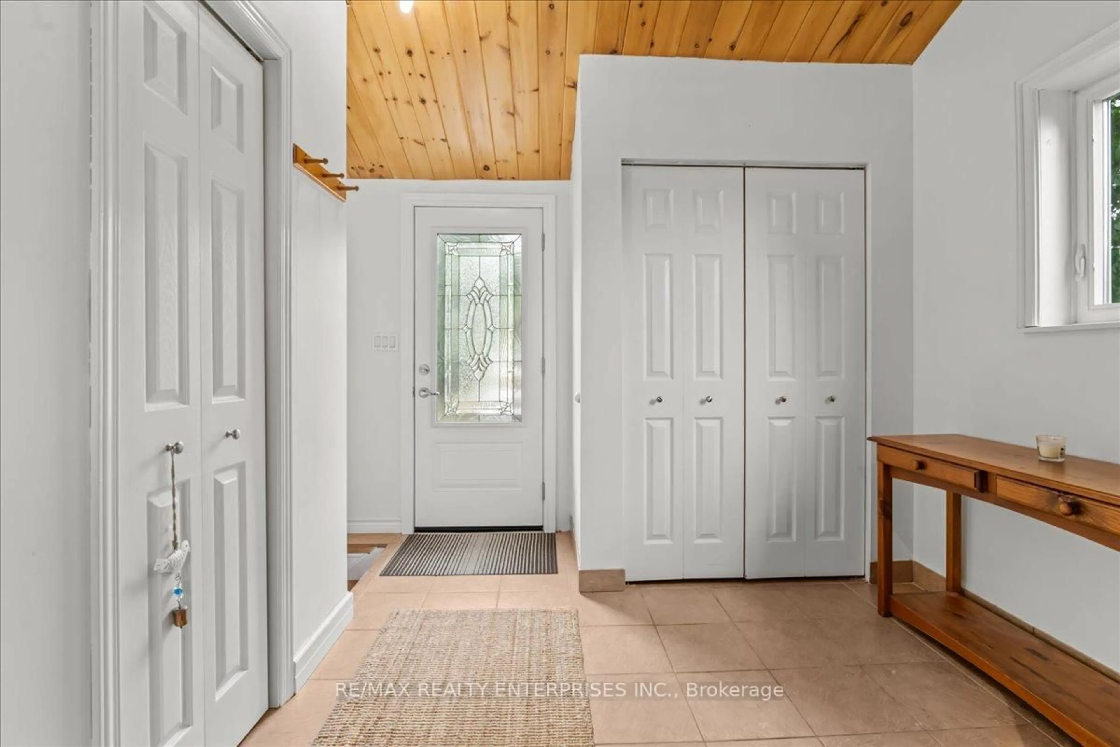 Indoor entryway for 14 Parker Dr, Alnwick/Haldimand Ontario K0K 2X0