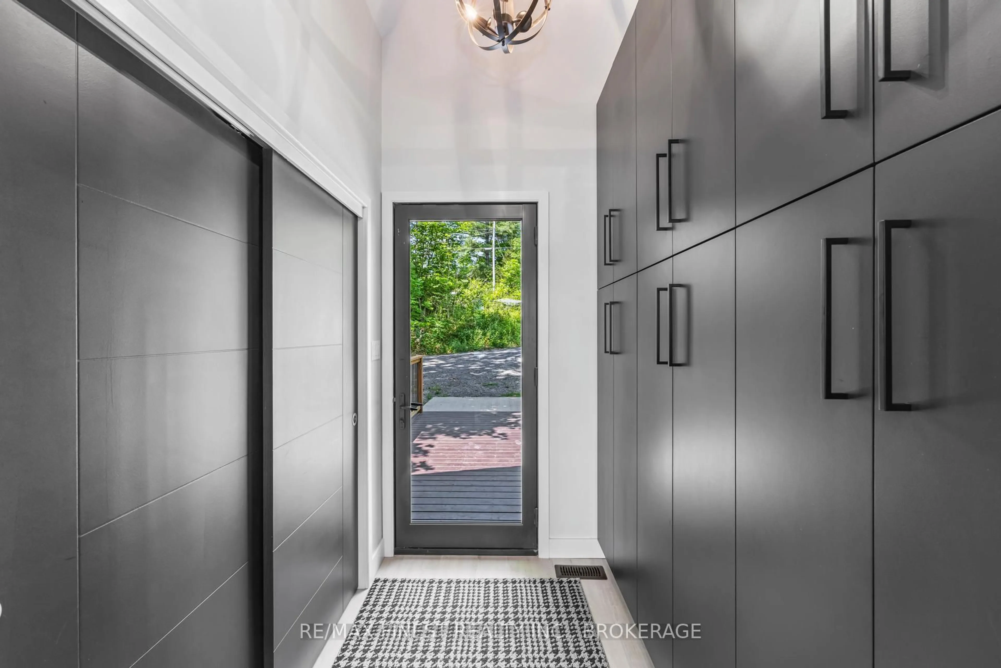 Indoor entryway for 1005 MacDonald Lane, Perth Road Ontario K0H 2L0