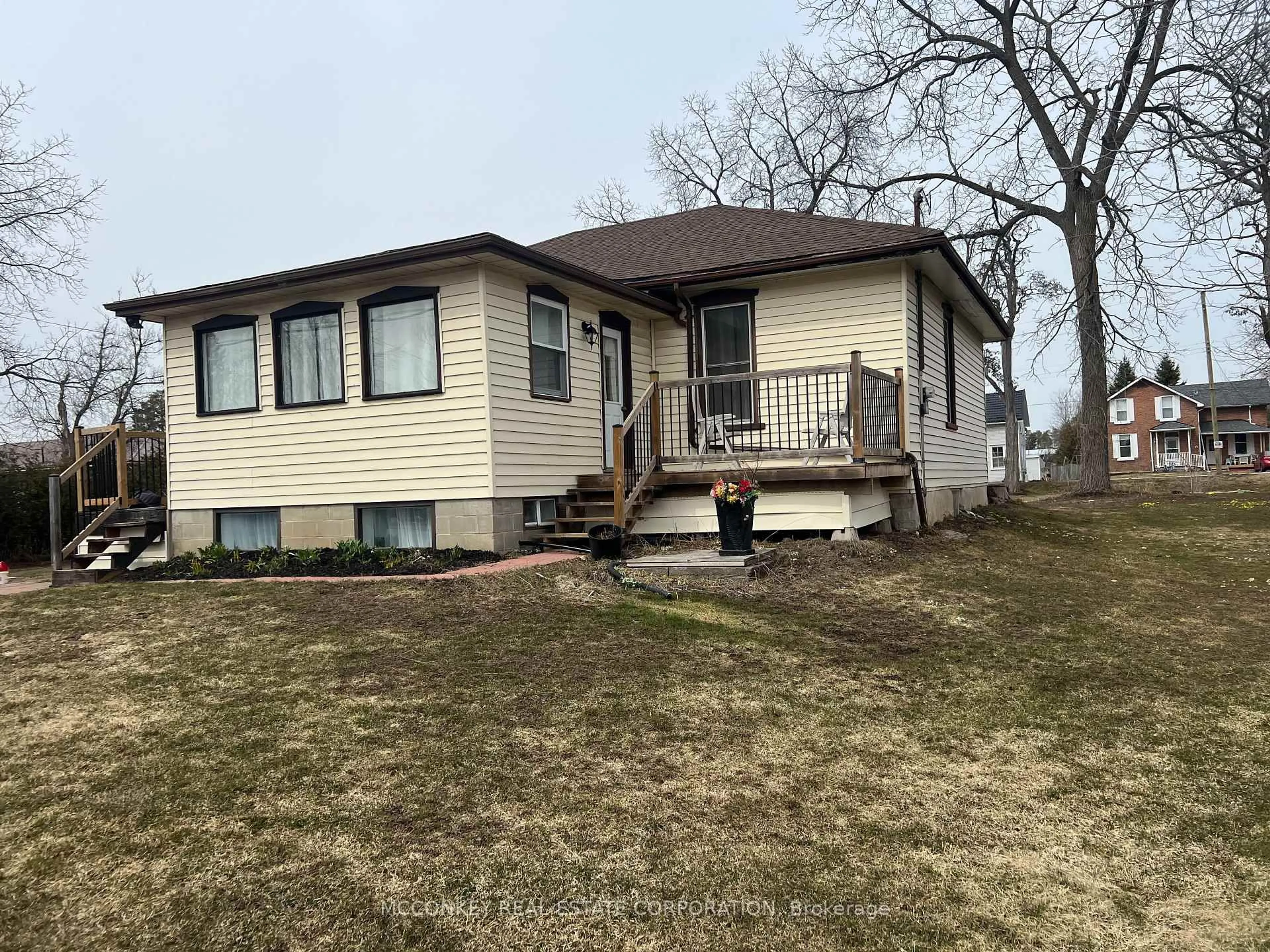 Home with vinyl exterior material, unknown for 24 KING St, Kawartha Lakes Ontario K0L 2W0