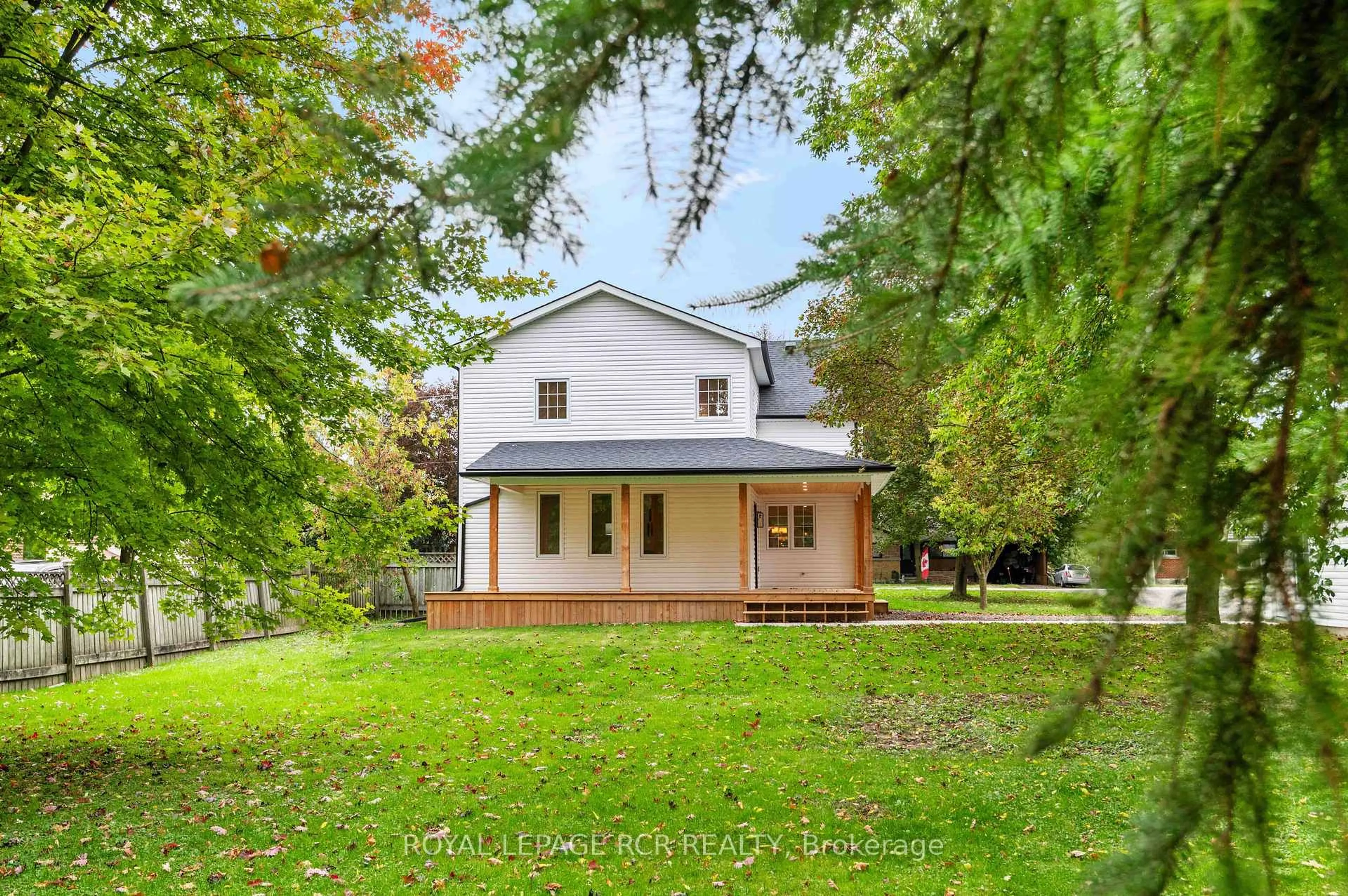 A pic from outside/outdoor area/front of a property/back of a property/a pic from drone, street for 349 Smith St, Wellington North Ontario N0G 1A0