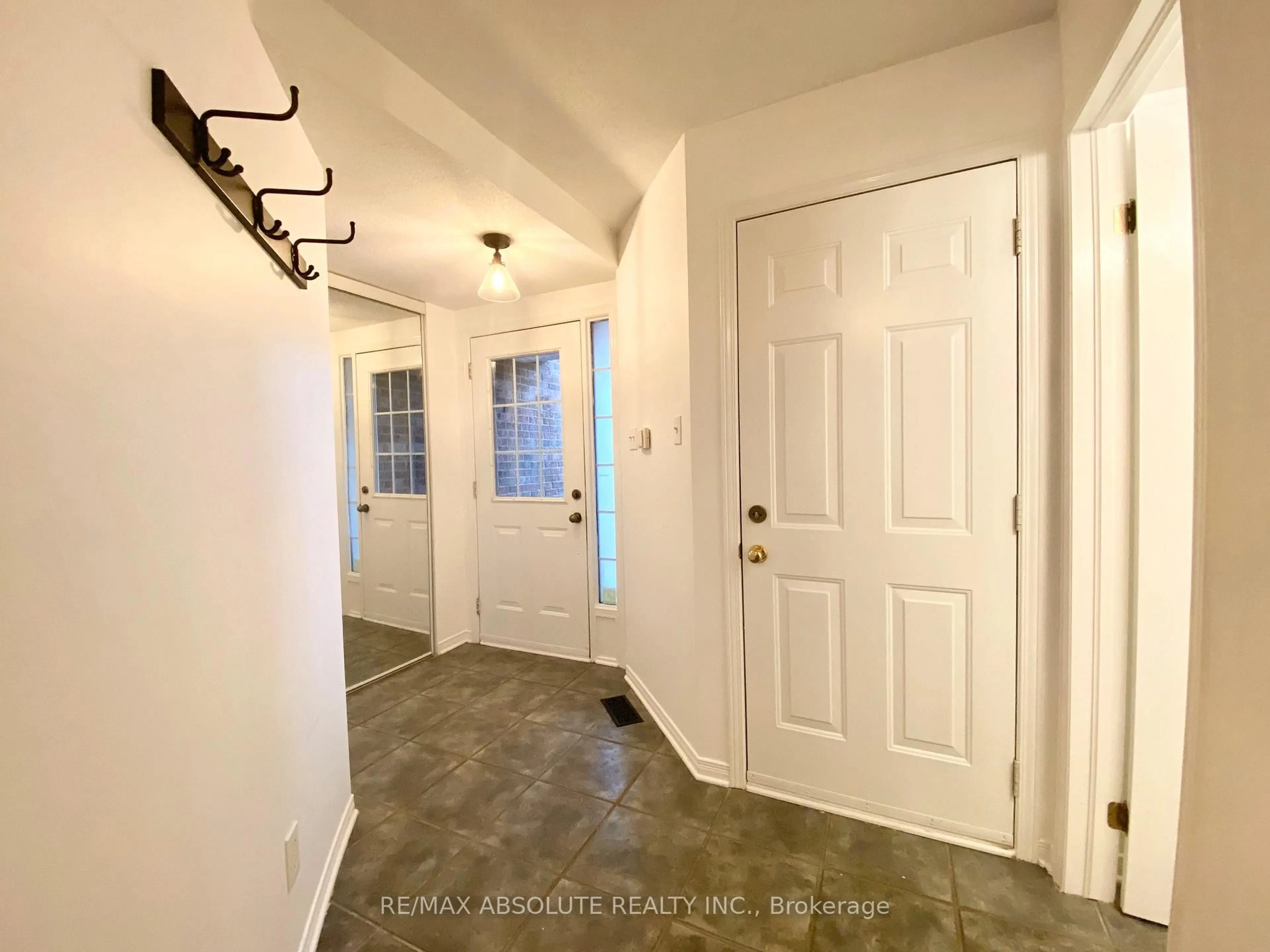 Indoor entryway for 63 Silverlace Private, Ottawa Ontario K1T 3Z8