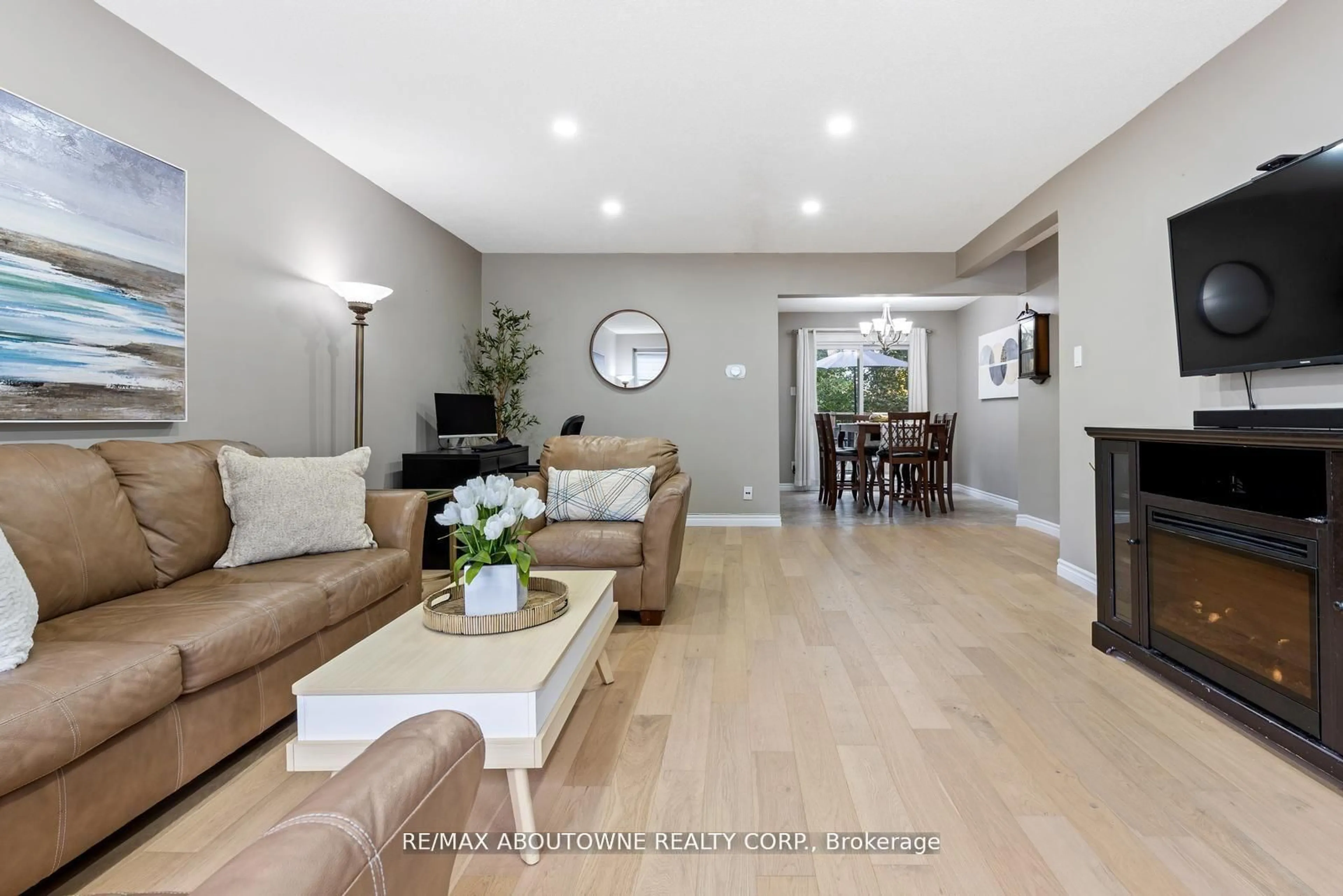 Living room with furniture, unknown for 49 Cedarwoods Cres #48, Kitchener Ontario N2C 2L1