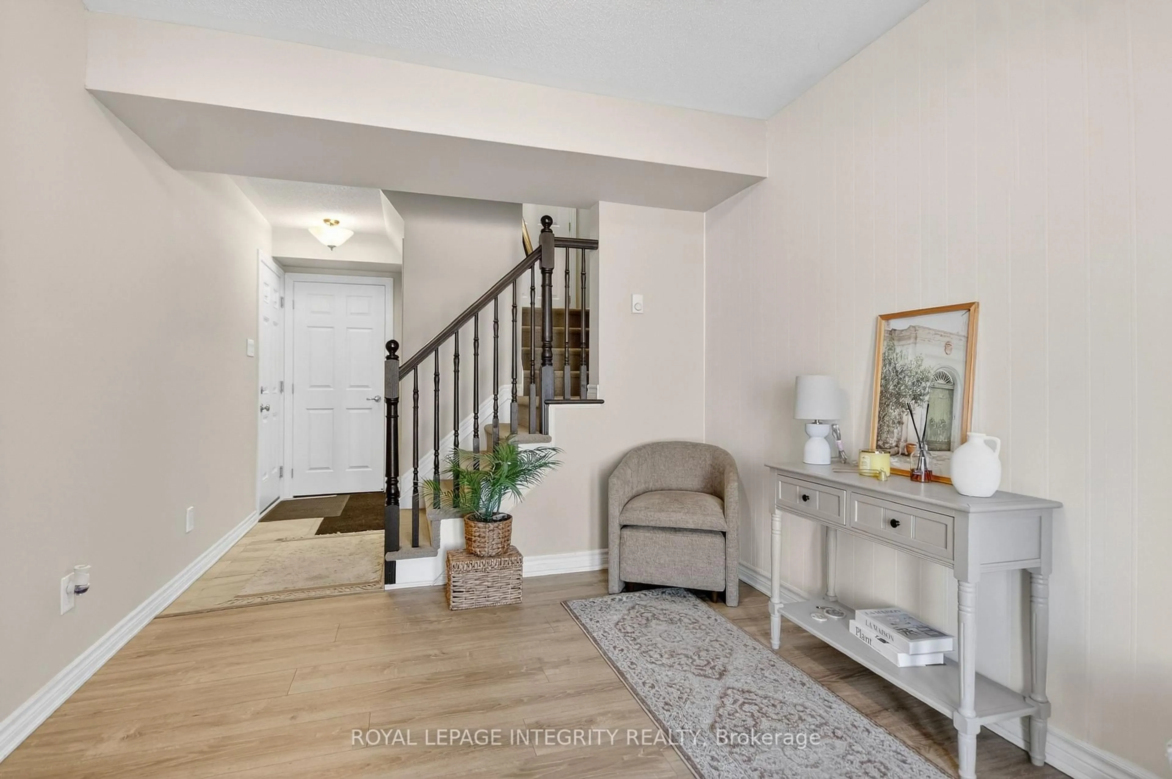 Indoor entryway for 64 Feathertop Lane, Ottawa Ontario K2V 0K7