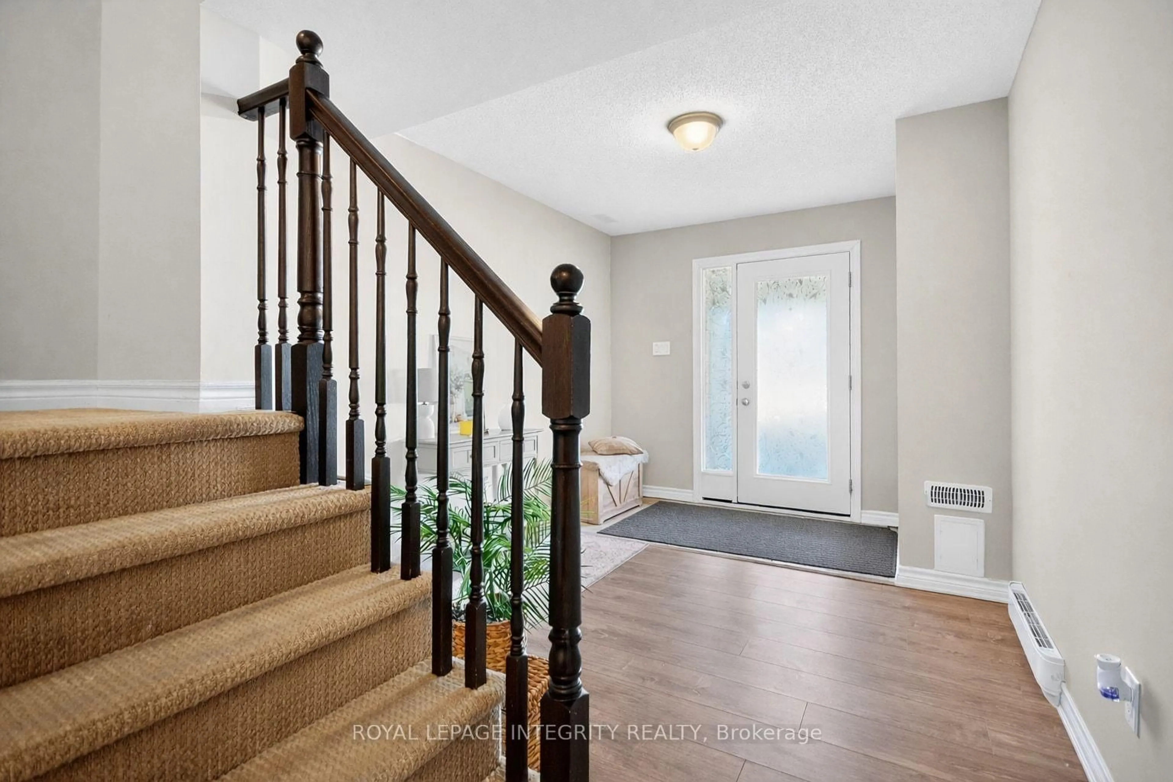 Indoor entryway for 64 Feathertop Lane, Ottawa Ontario K2V 0K7