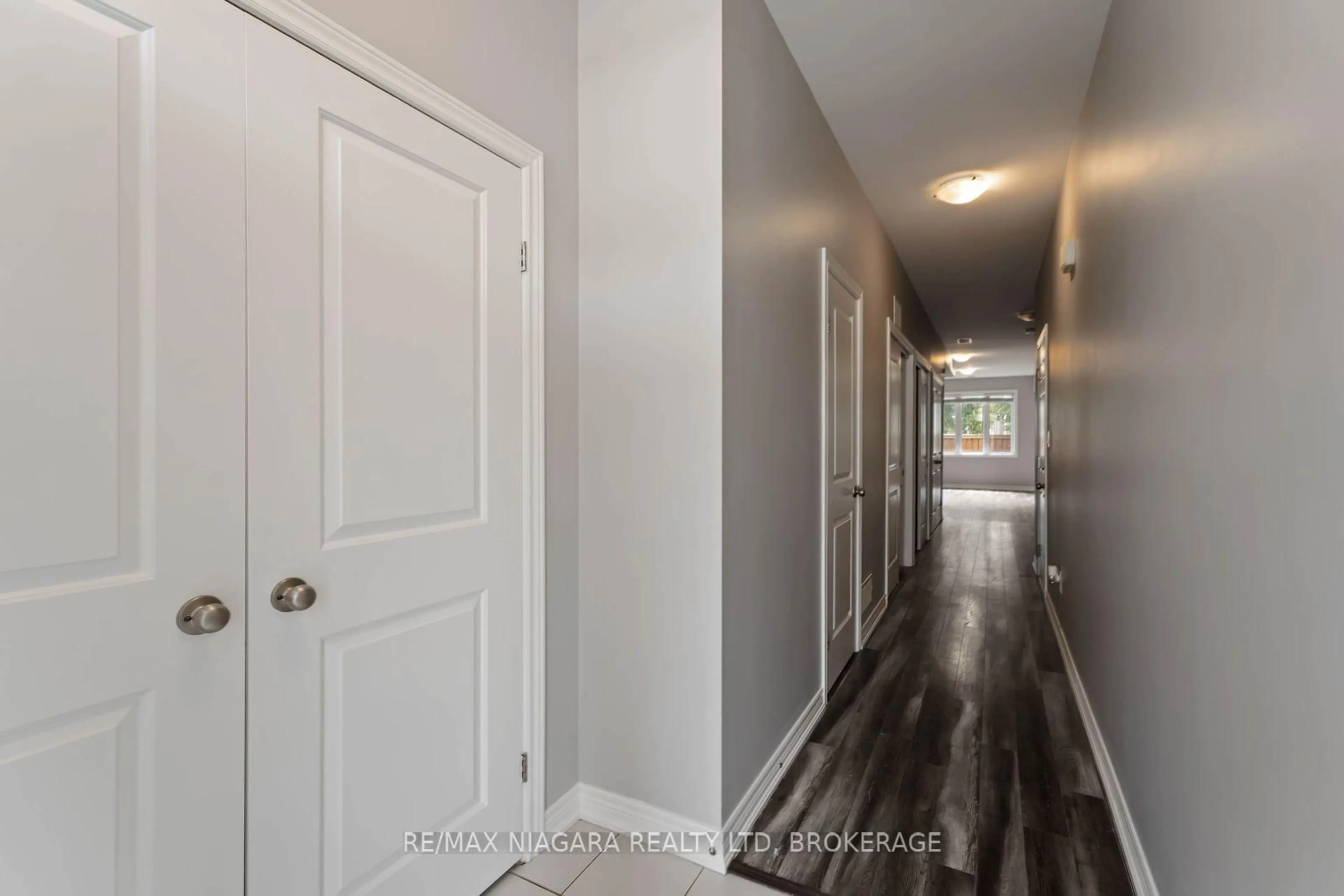 Indoor entryway for 81 Grove St, Welland Ontario L3B 4B3