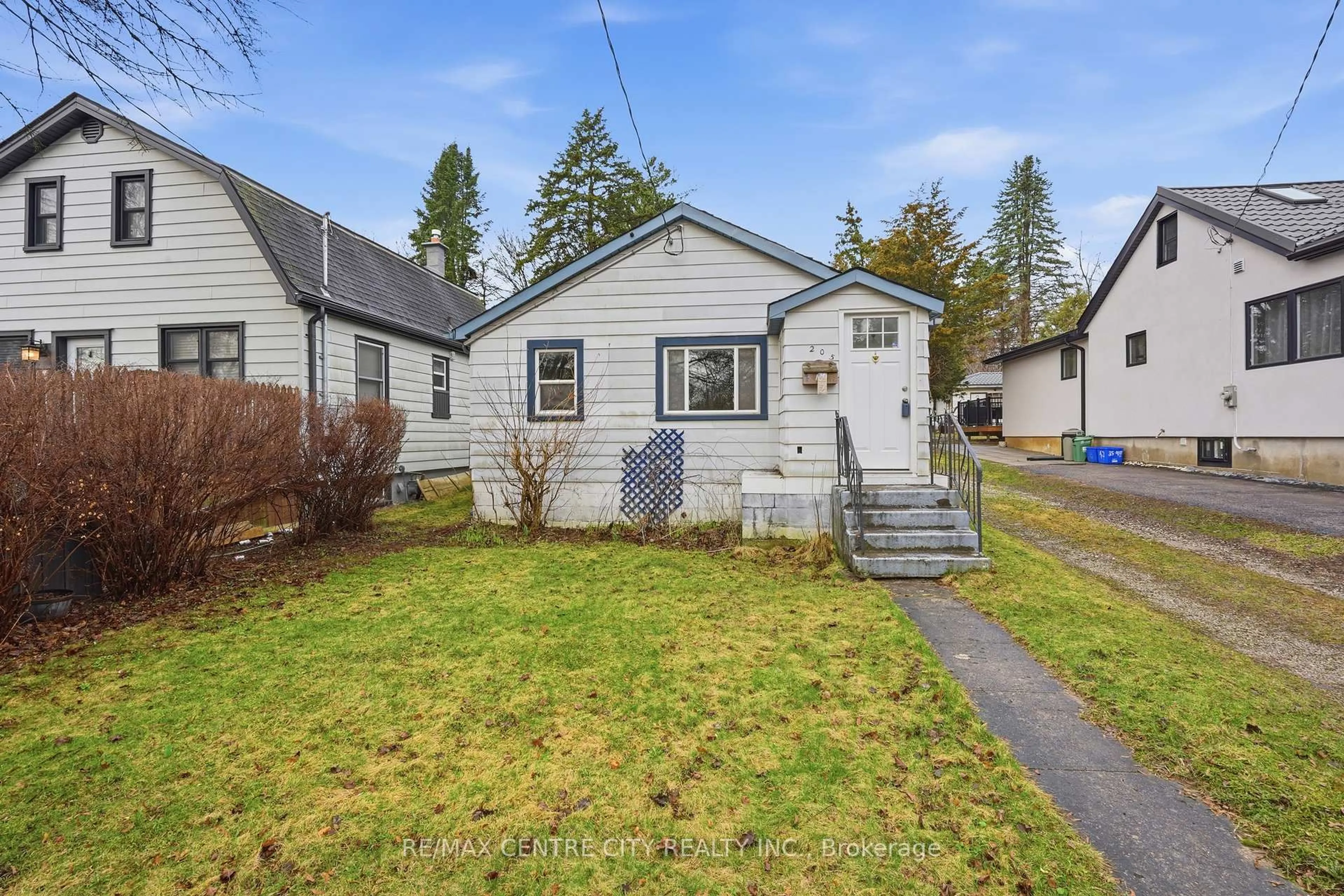 Home with vinyl exterior material, street for 205 Emerson Ave, London South Ontario N5Z 3L5
