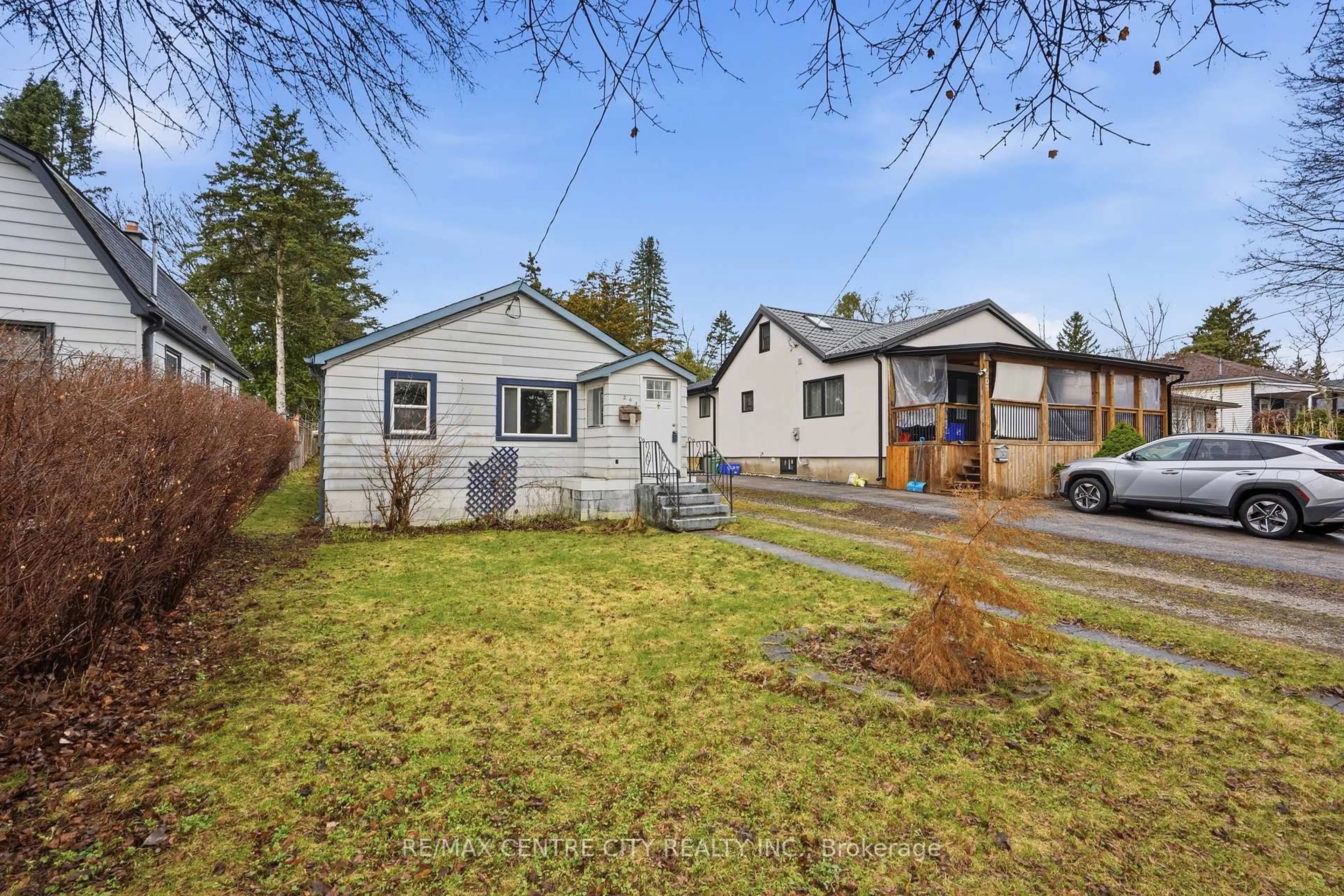 A pic from outside/outdoor area/front of a property/back of a property/a pic from drone, street for 205 Emerson Ave, London South Ontario N5Z 3L5