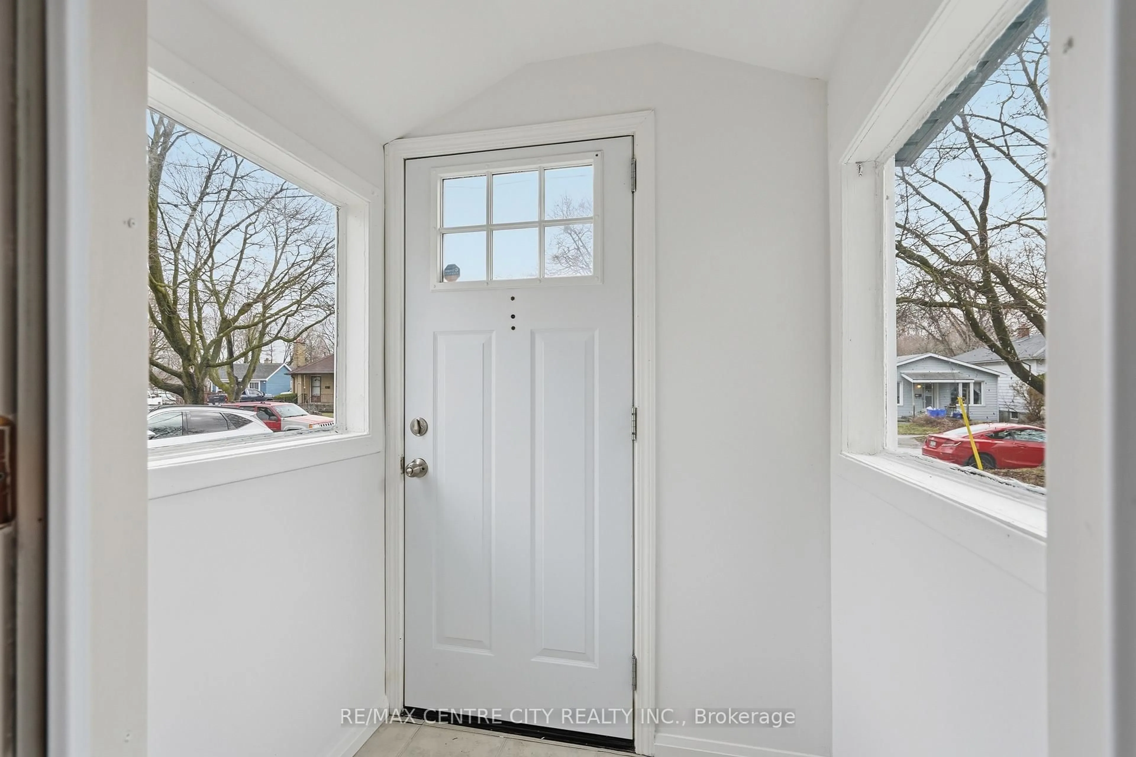 Indoor entryway for 205 Emerson Ave, London South Ontario N5Z 3L5