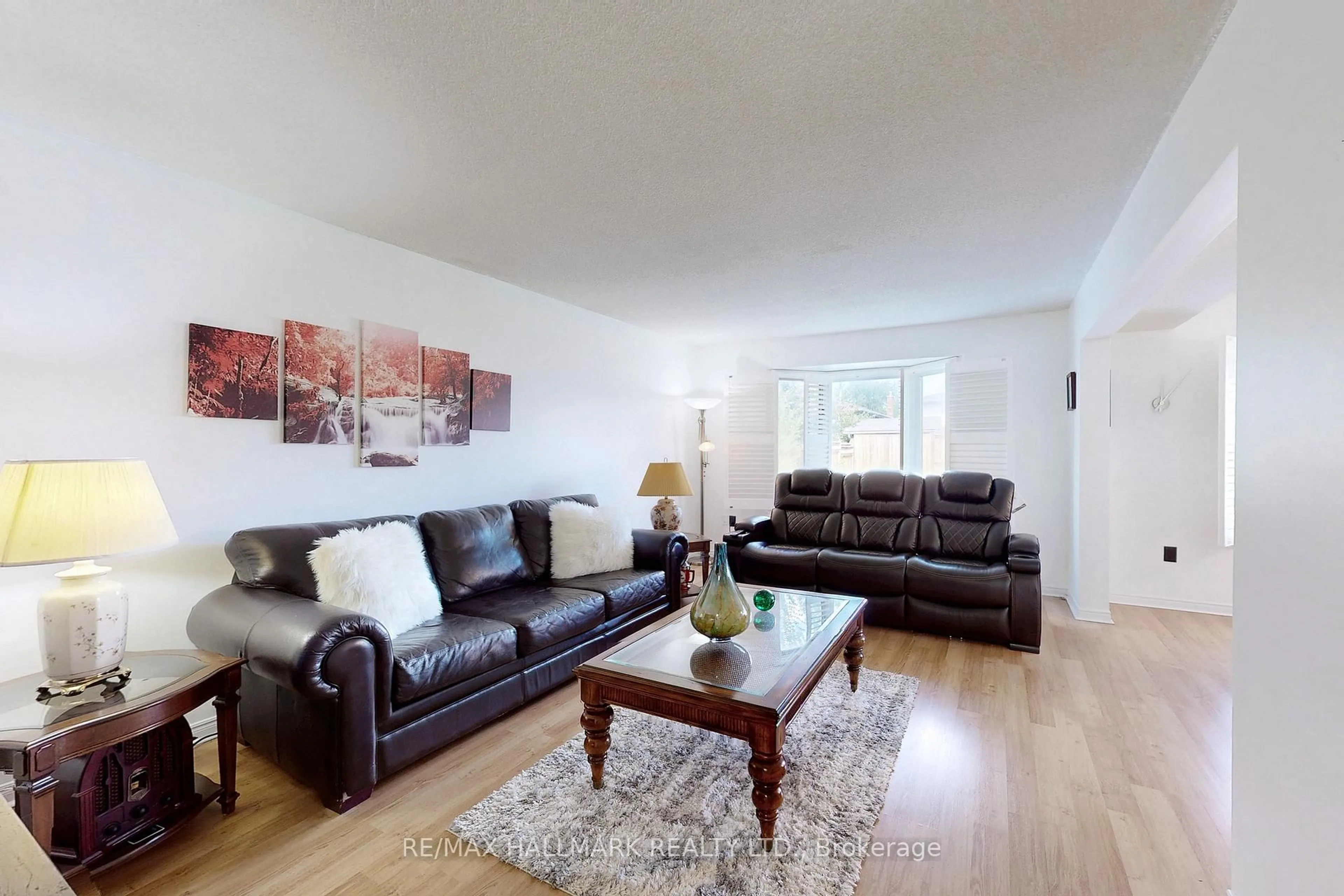 Living room with furniture, wood/laminate floor for 7863 Alfred St, Niagara Falls Ontario L2H 2W8