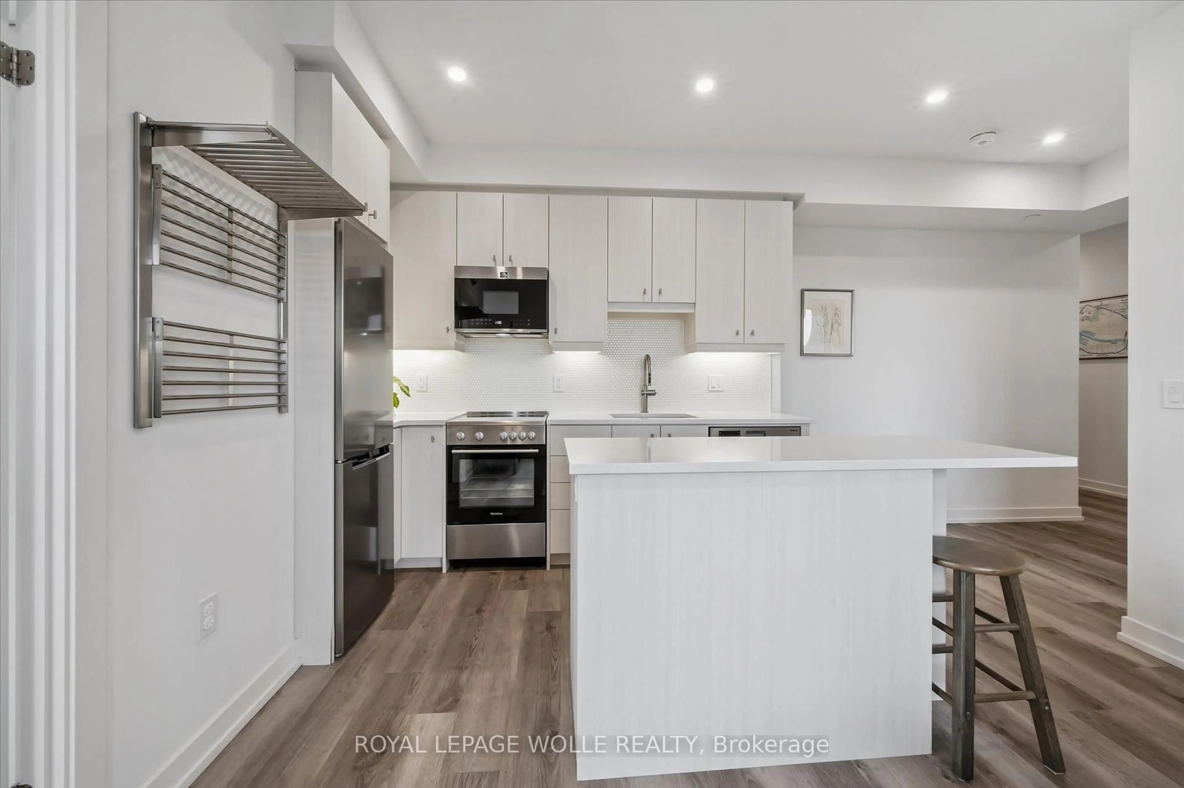 Open concept kitchen, unknown for 15 Wellington St #909, Kitchener Ontario N2G 0E4