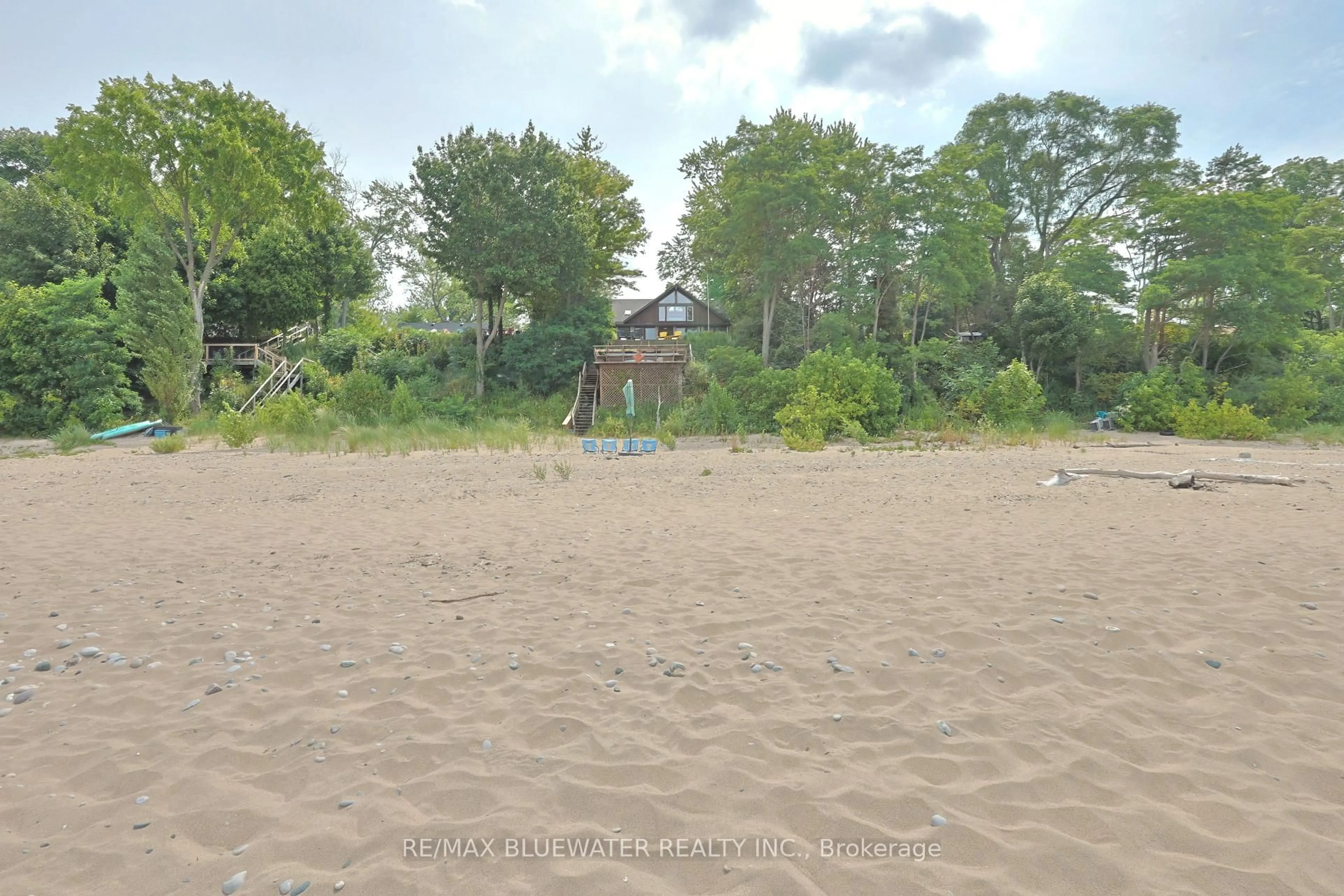 Blurry image for 71235 Elizabeth St, Bluewater Ontario N0M 1N0