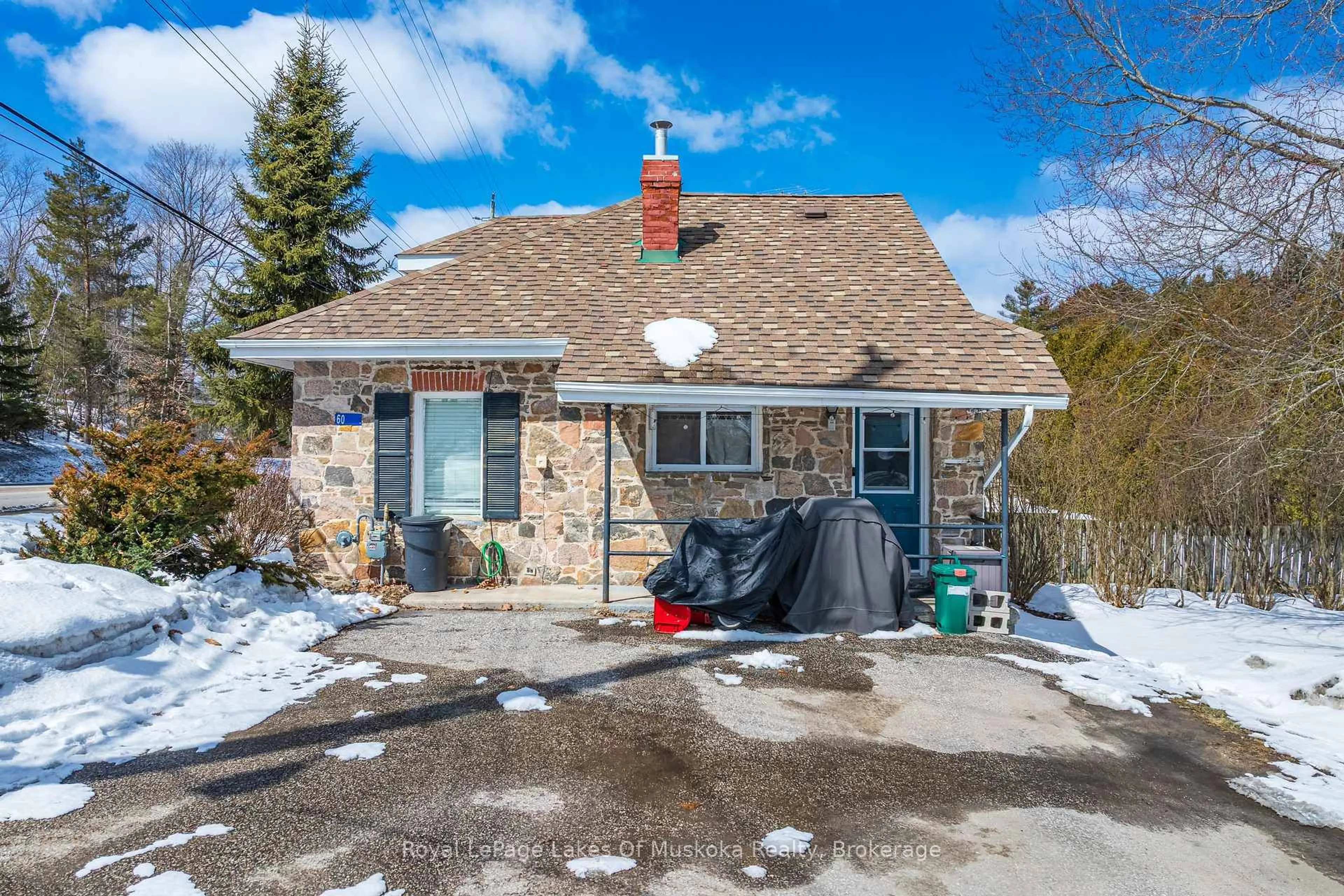 Unknown for 60 West Rd, Huntsville Ontario P1H 1L8