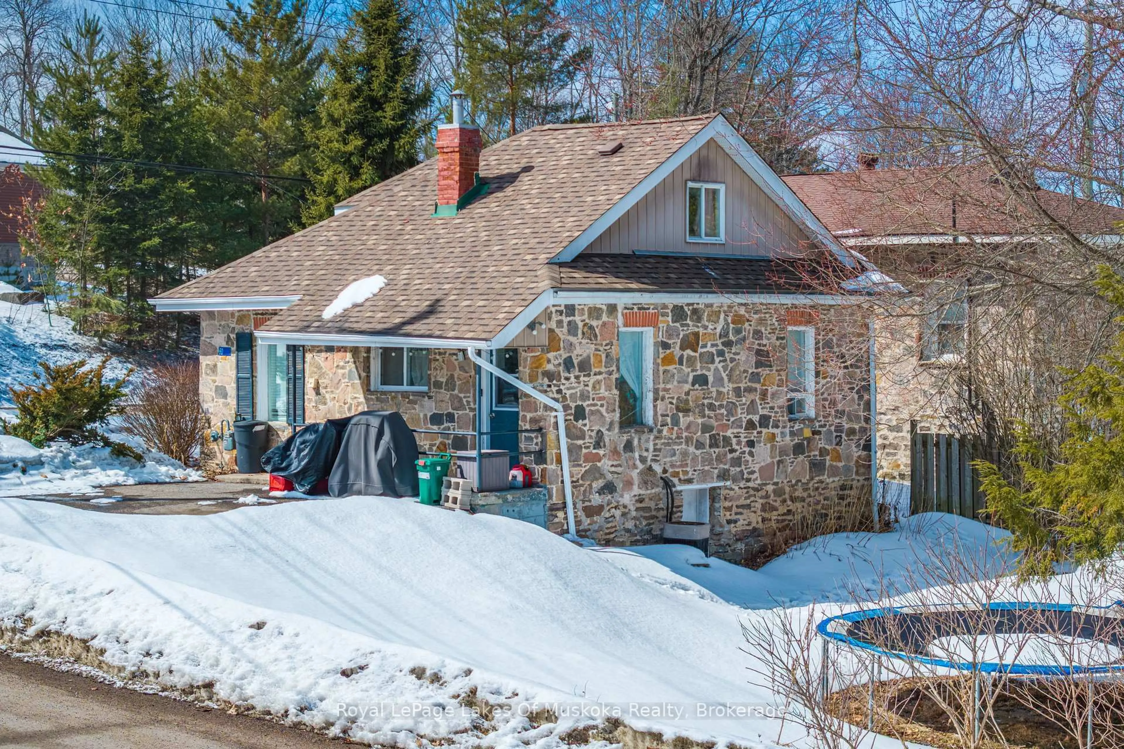 Unknown for 60 West Rd, Huntsville Ontario P1H 1L8