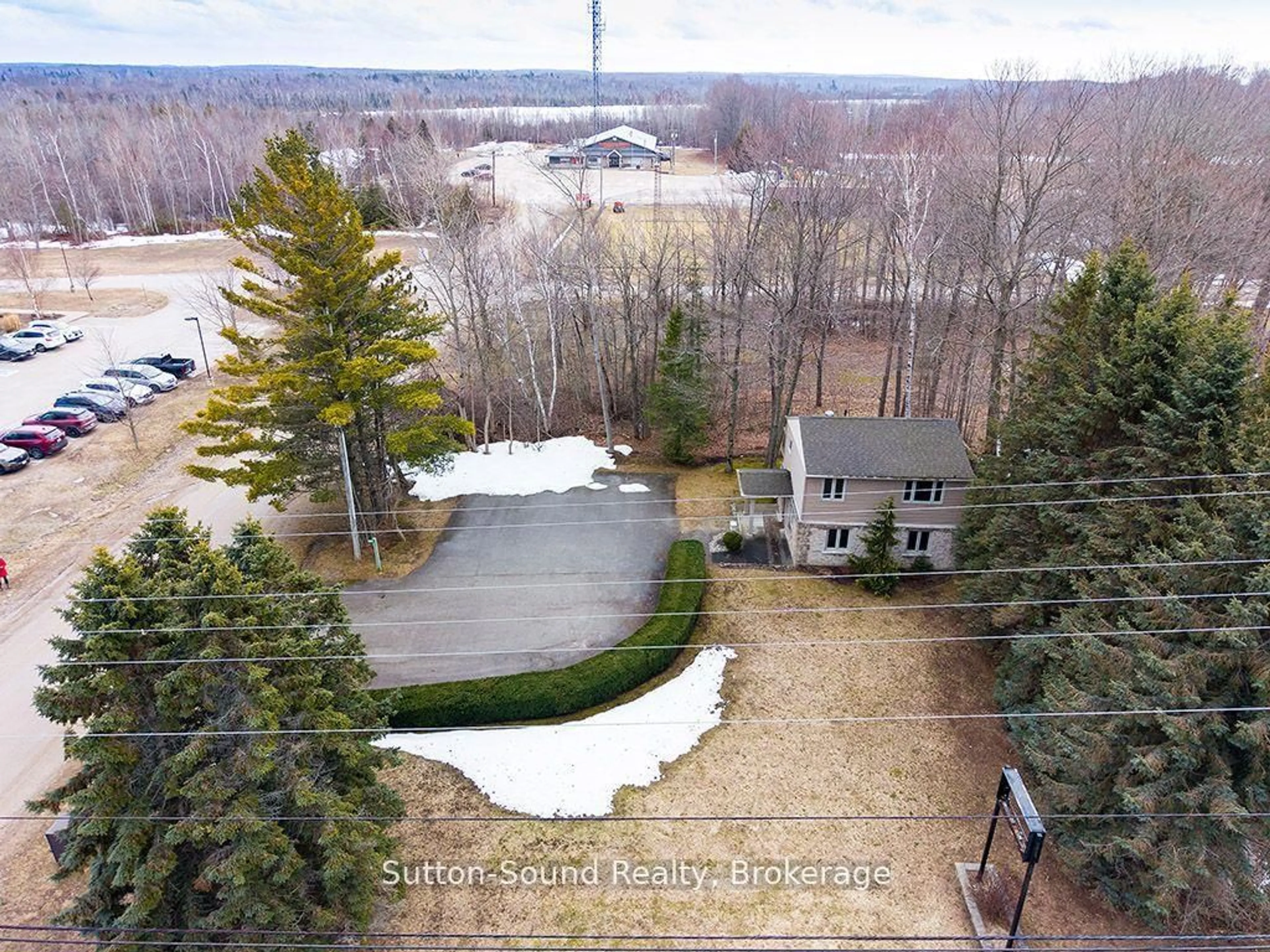 A pic from outside/outdoor area/front of a property/back of a property/a pic from drone, unknown for 660 Main St, South Bruce Peninsula Ontario N0H 2T0