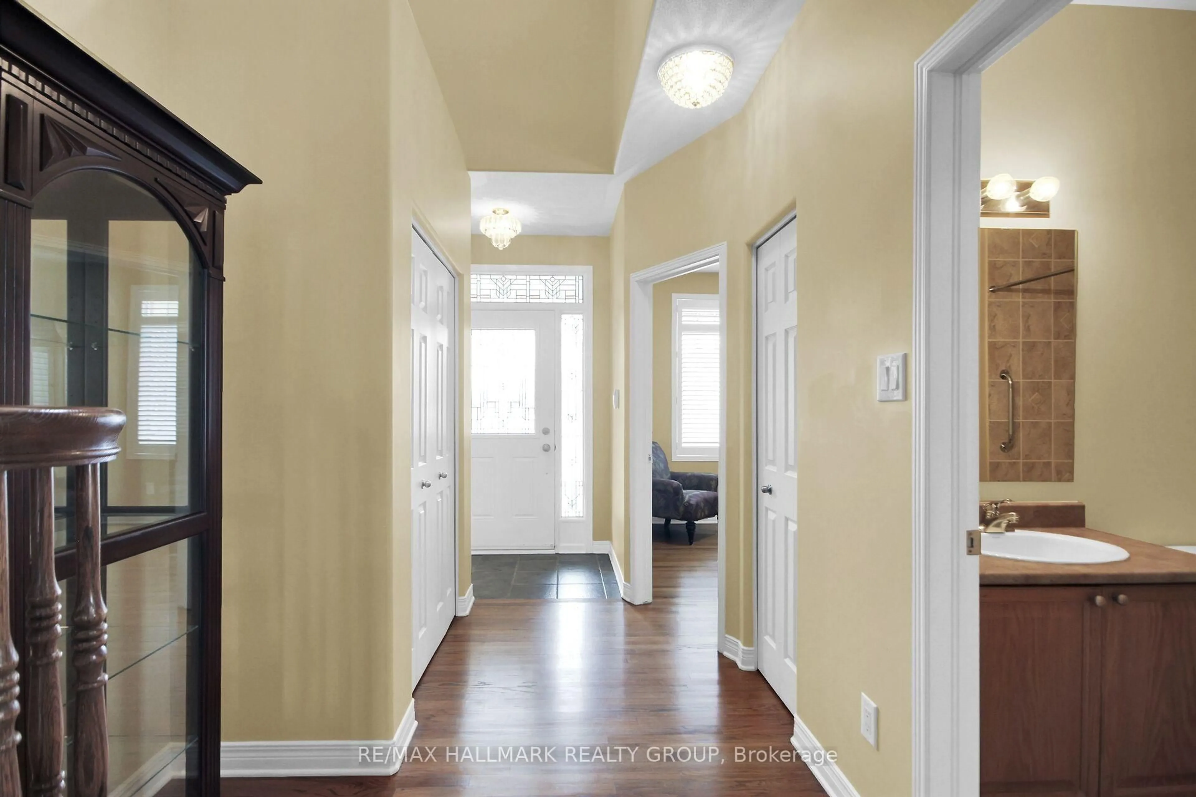 Indoor entryway for 166 Lamplighters Dr, Ottawa Ontario K2J 0H6