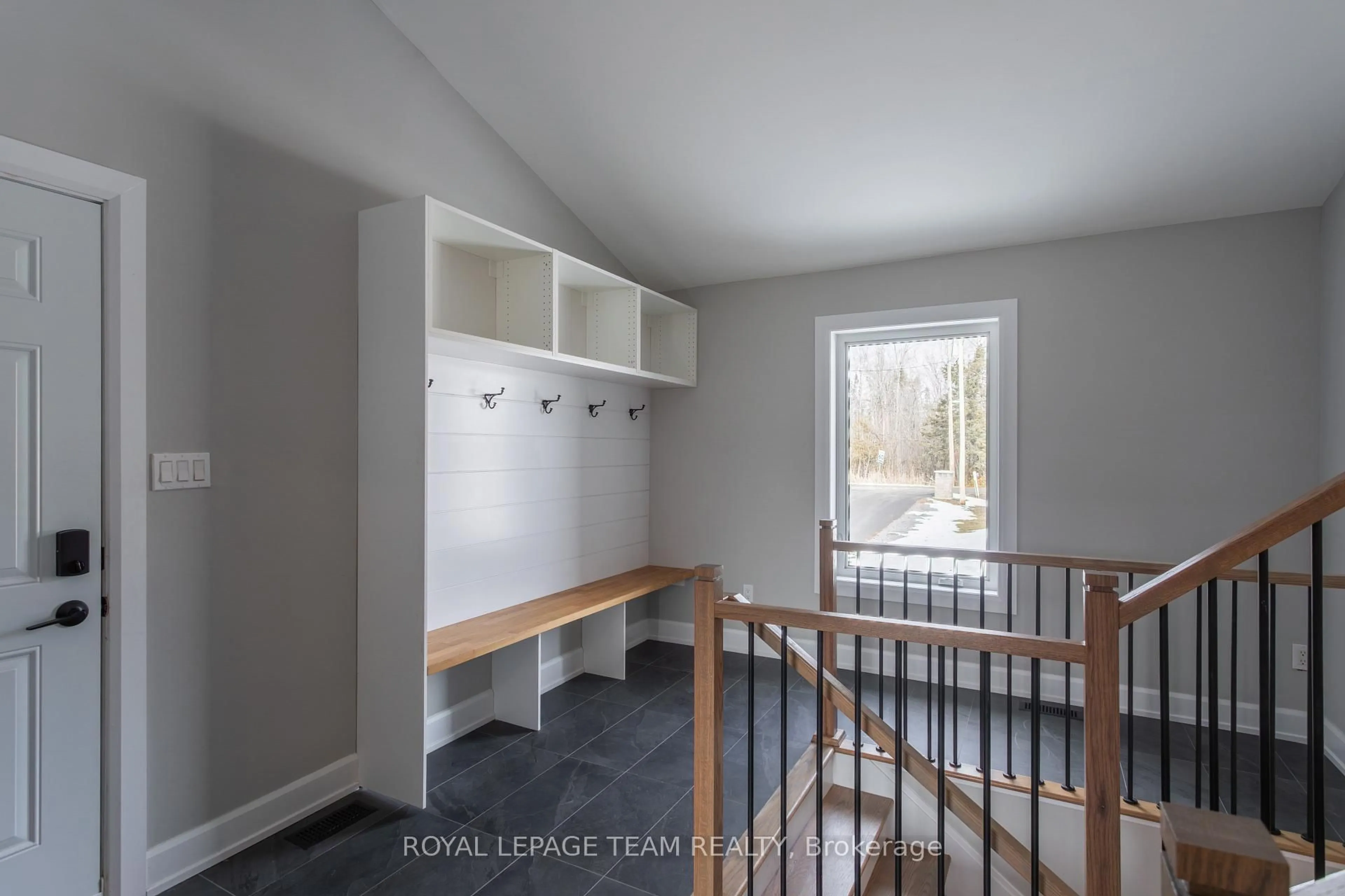 Indoor entryway for 2071 8th Line, Carleton Place Ontario K7C 3P2