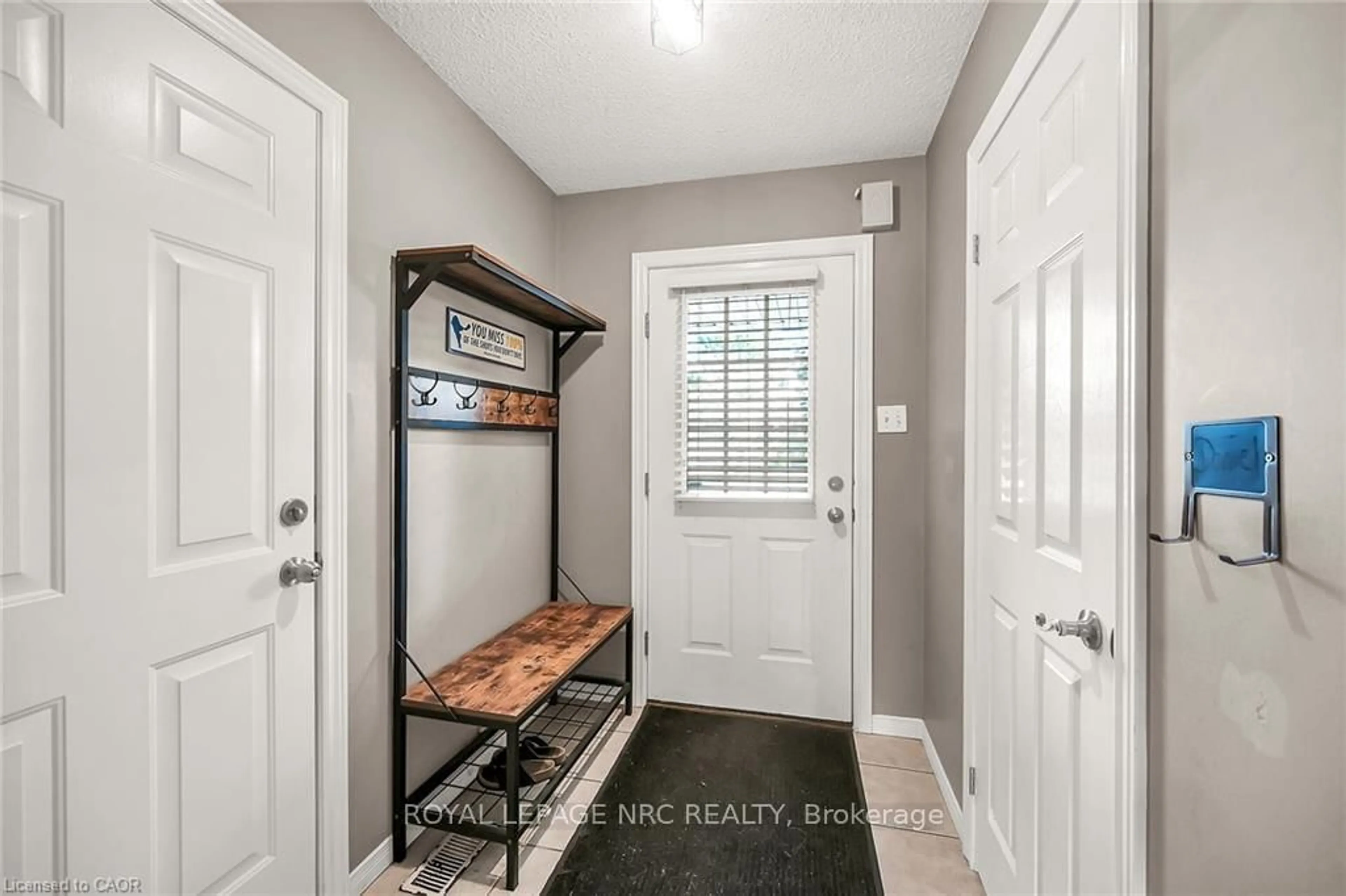 Indoor entryway for 40 Braemar Ave #30, Haldimand Ontario N3W 2N1