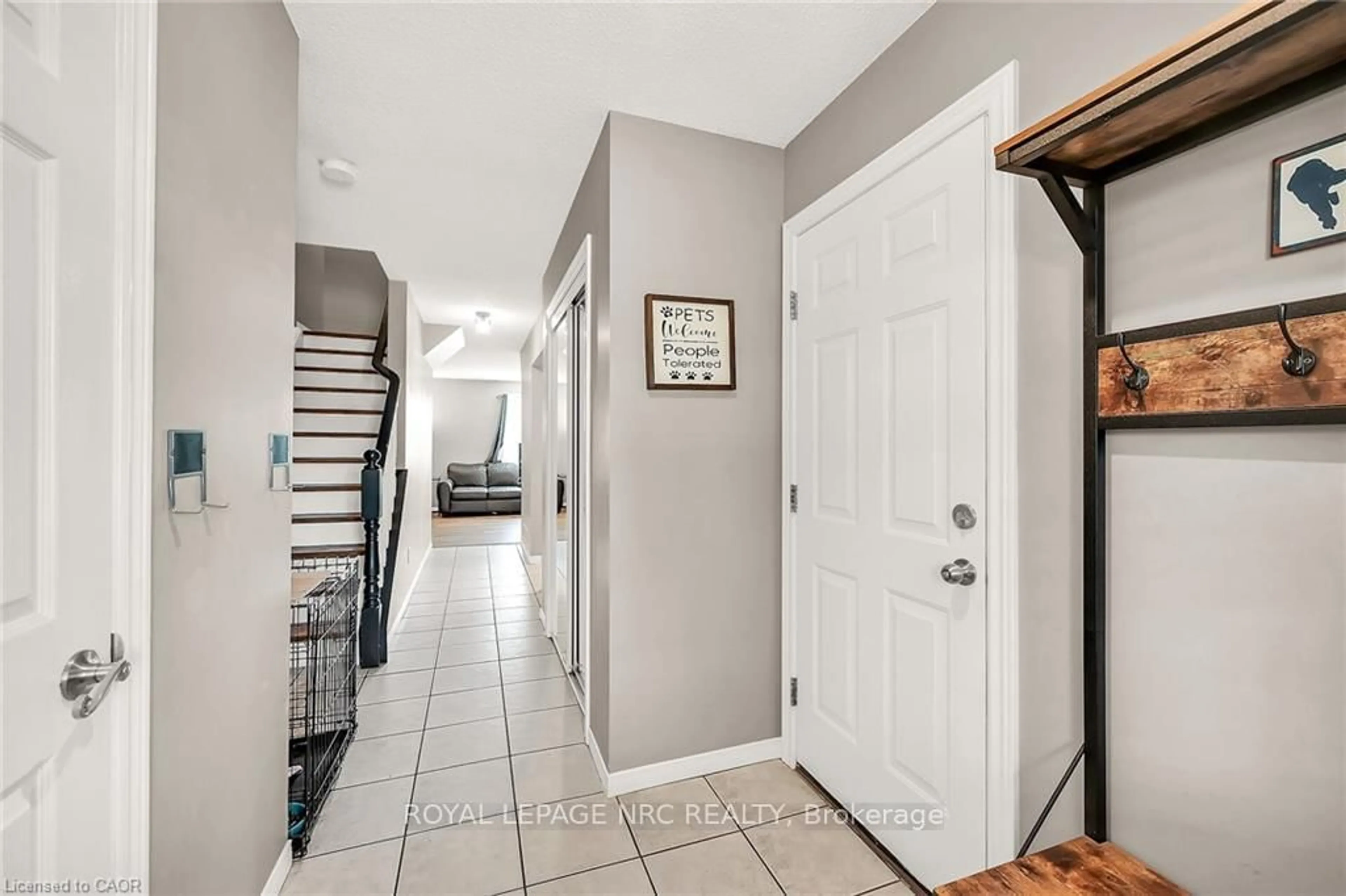 Indoor entryway for 40 Braemar Ave #30, Haldimand Ontario N3W 2N1
