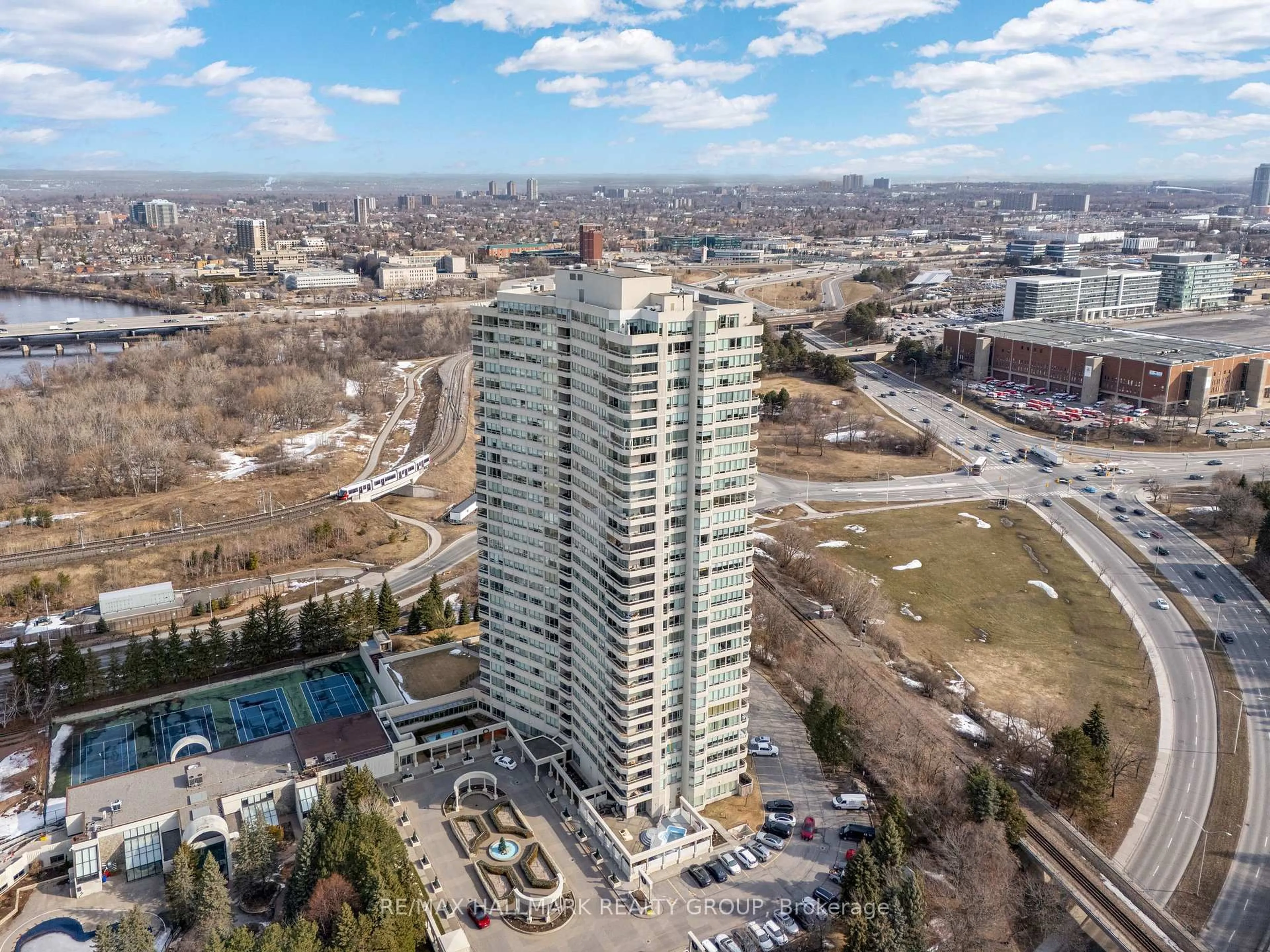 A pic from outside/outdoor area/front of a property/back of a property/a pic from drone, city buildings view from balcony for 1480 Riverside Dr #2403, Ottawa Ontario K1G 5H2