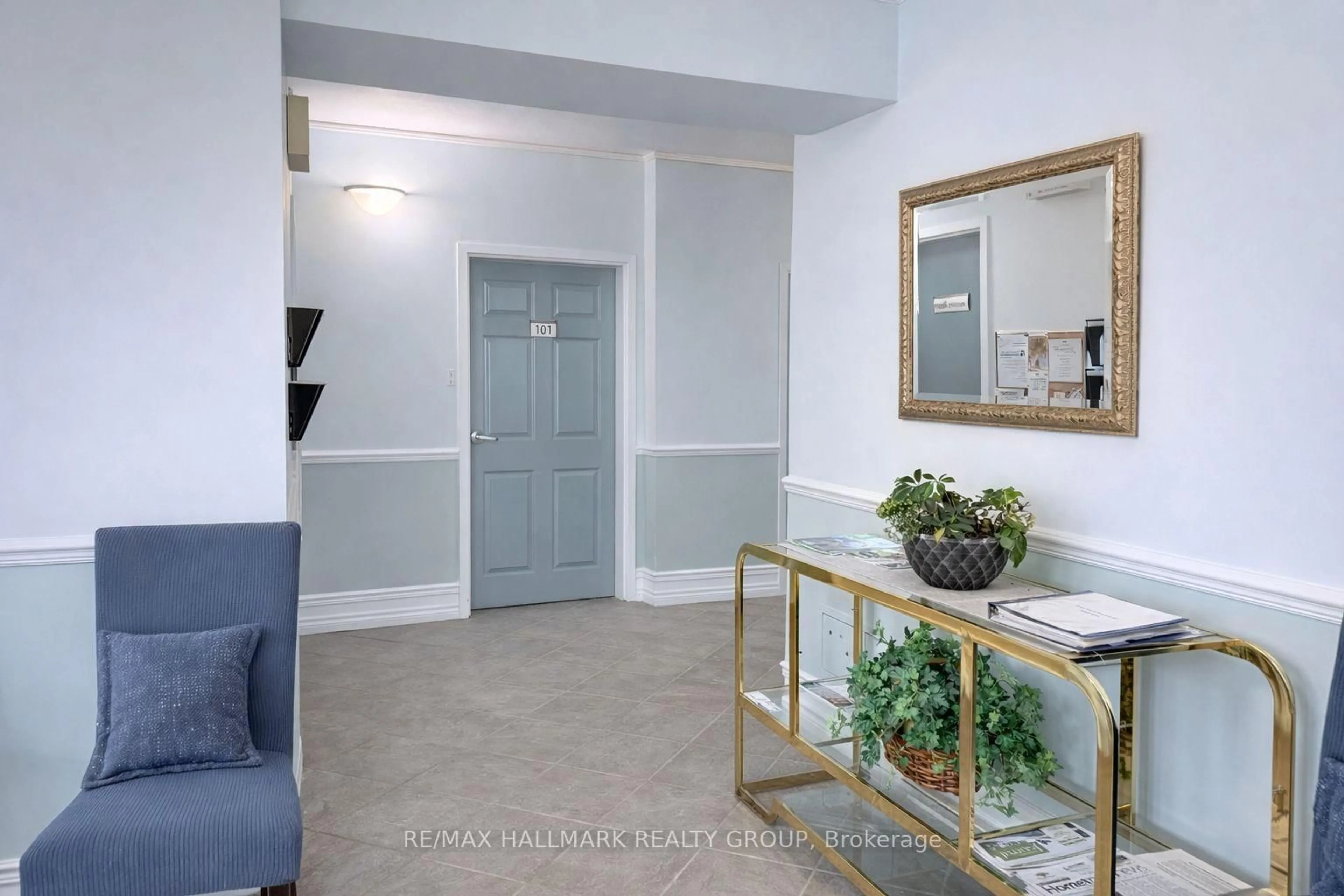 Indoor entryway for 22 Welland St #202, Perth Ontario K7H 3H7