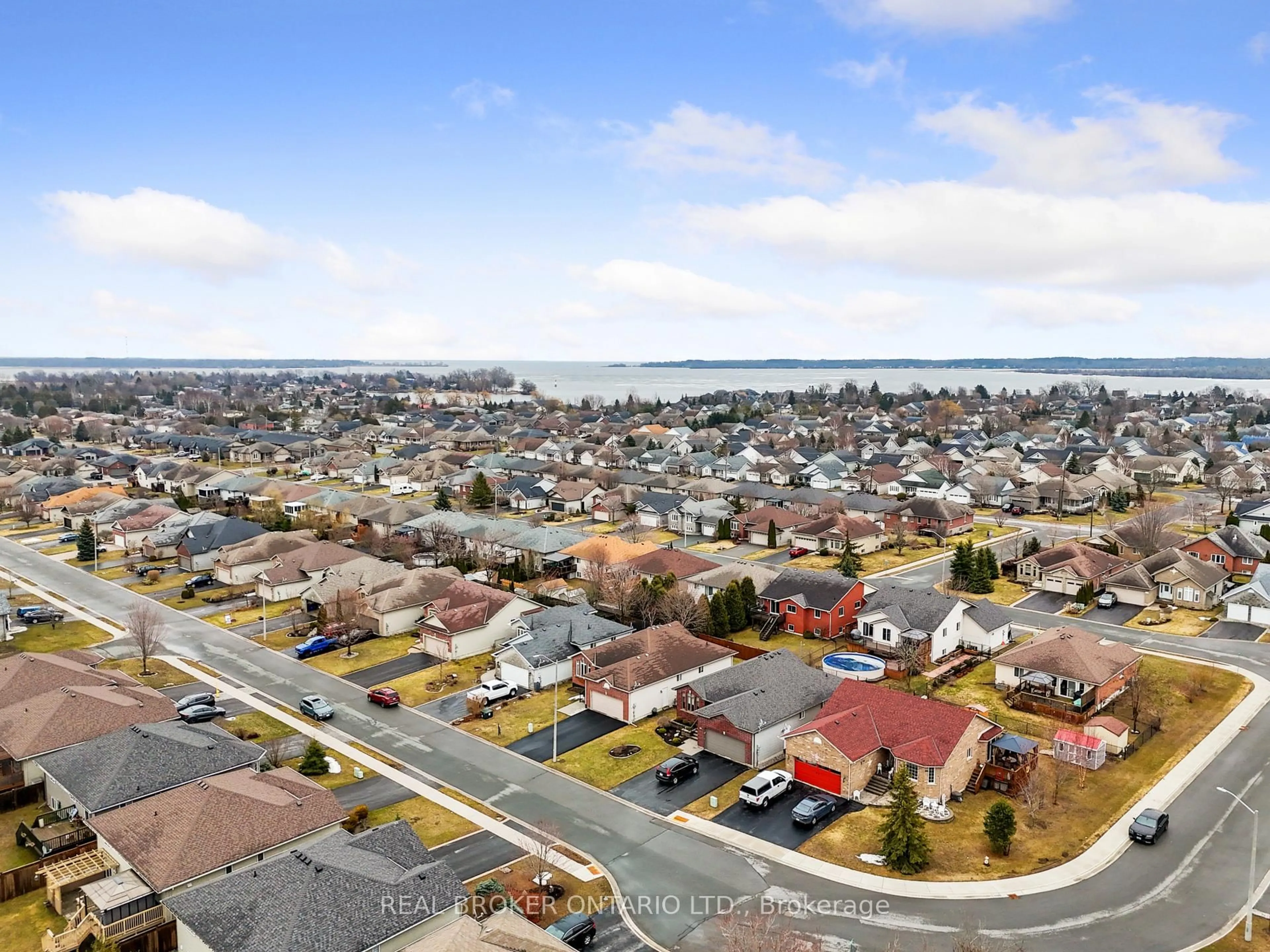 A pic from outside/outdoor area/front of a property/back of a property/a pic from drone, street for 31 Fox Den Dr, Brighton Ontario K0K 1H0