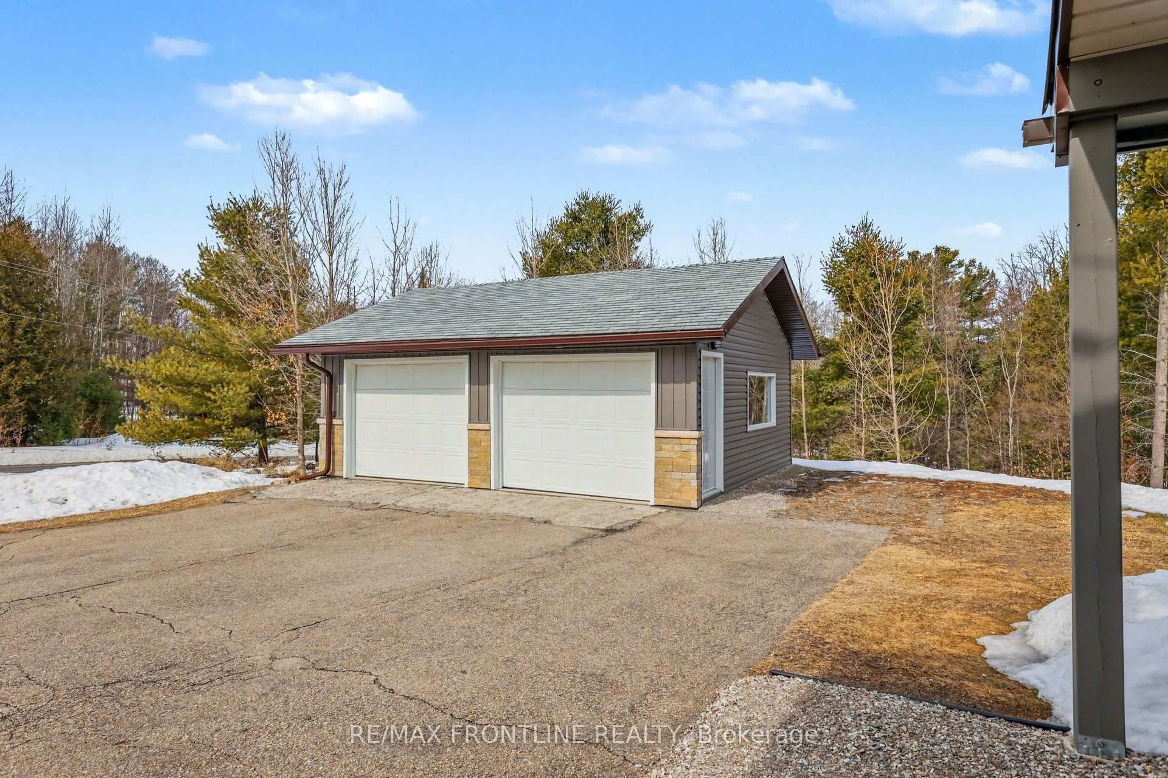 Indoor garage for 1026 French Line Rd, Lanark Ontario K0G 1K0