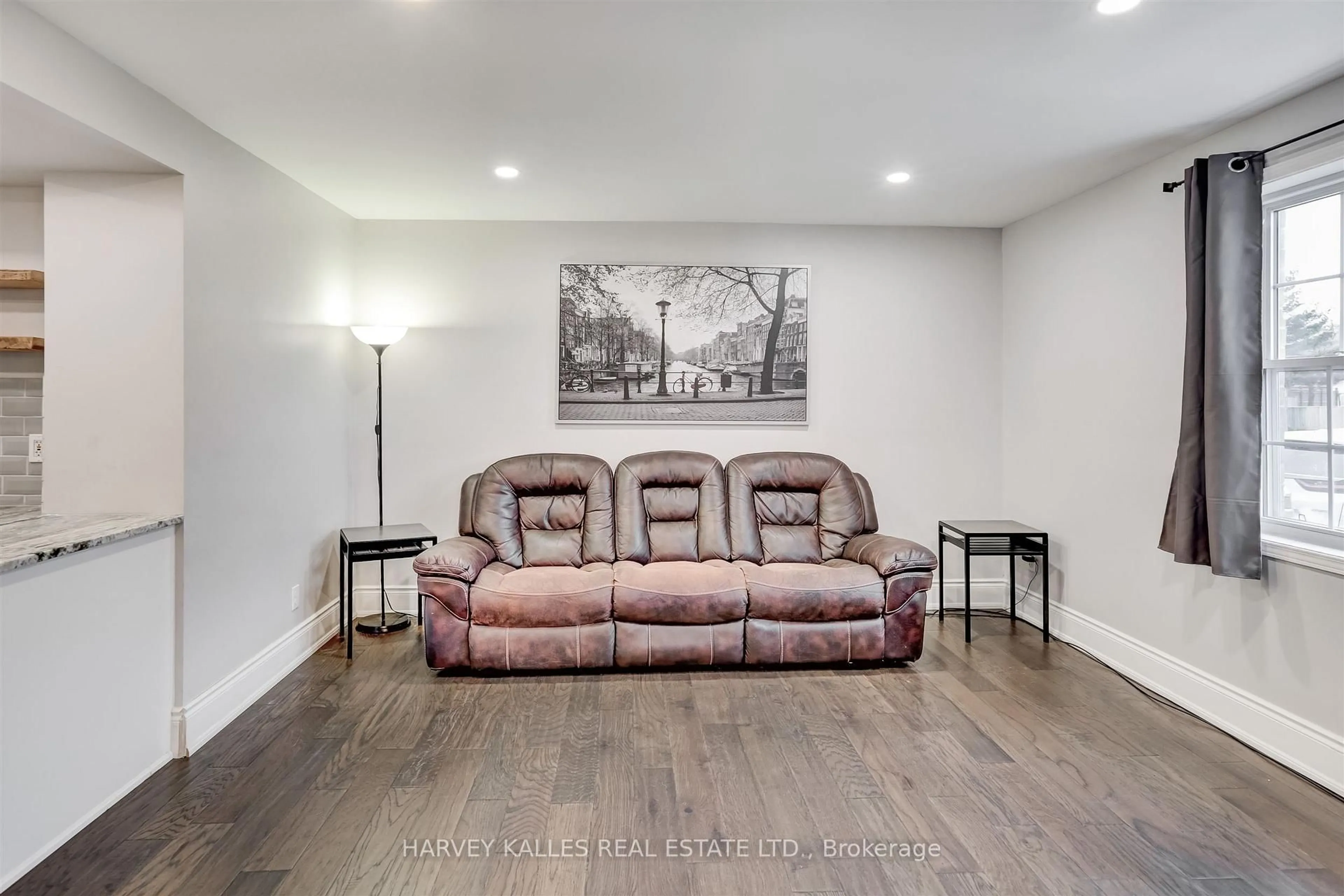 Living room with furniture, unknown for 112 Wexford Ave, Hamilton Ontario L8H 4M4