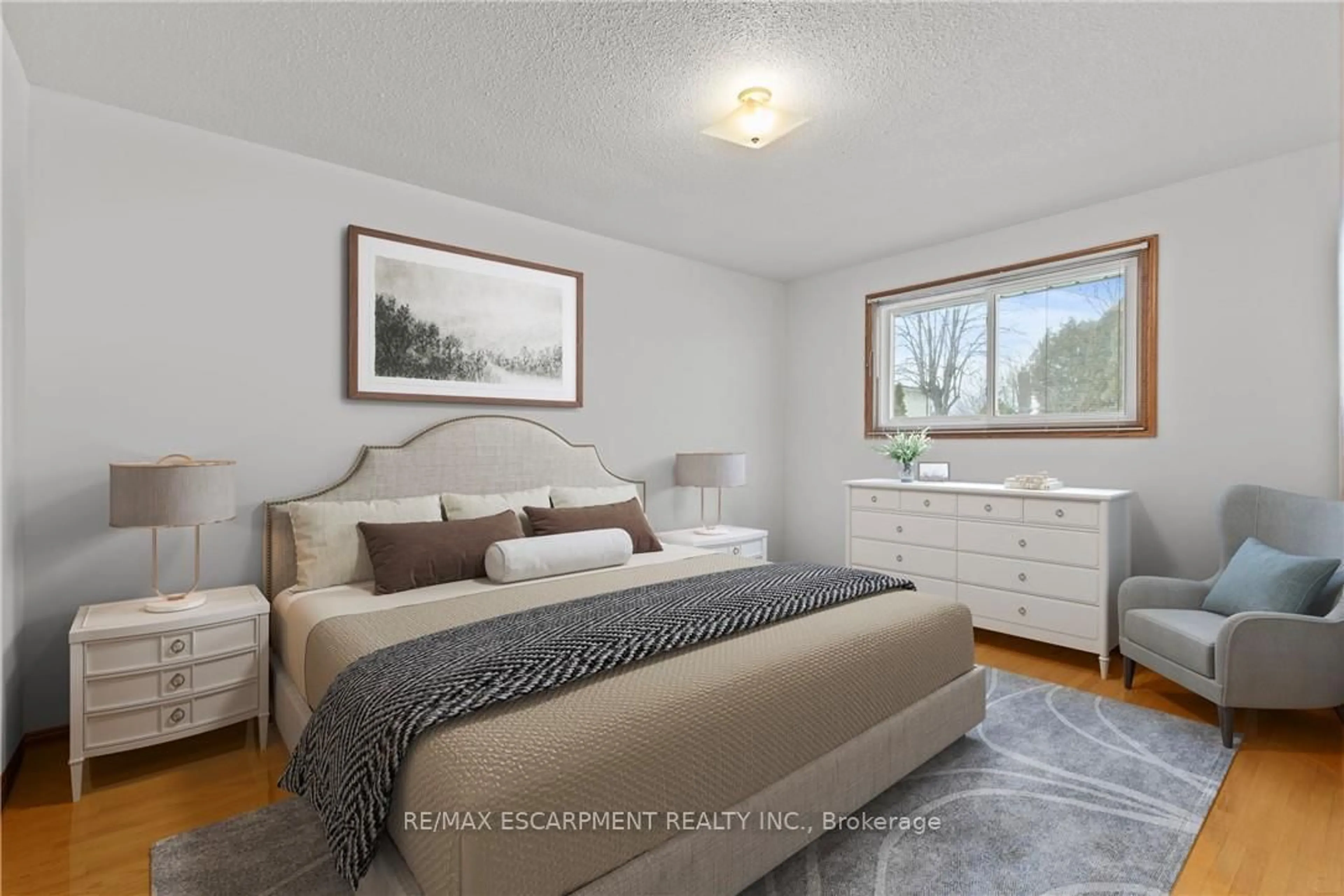 Bedroom with bed, wood/laminate floor for 88 GLEN VALLEY Dr, Hamilton Ontario L8K 5W5