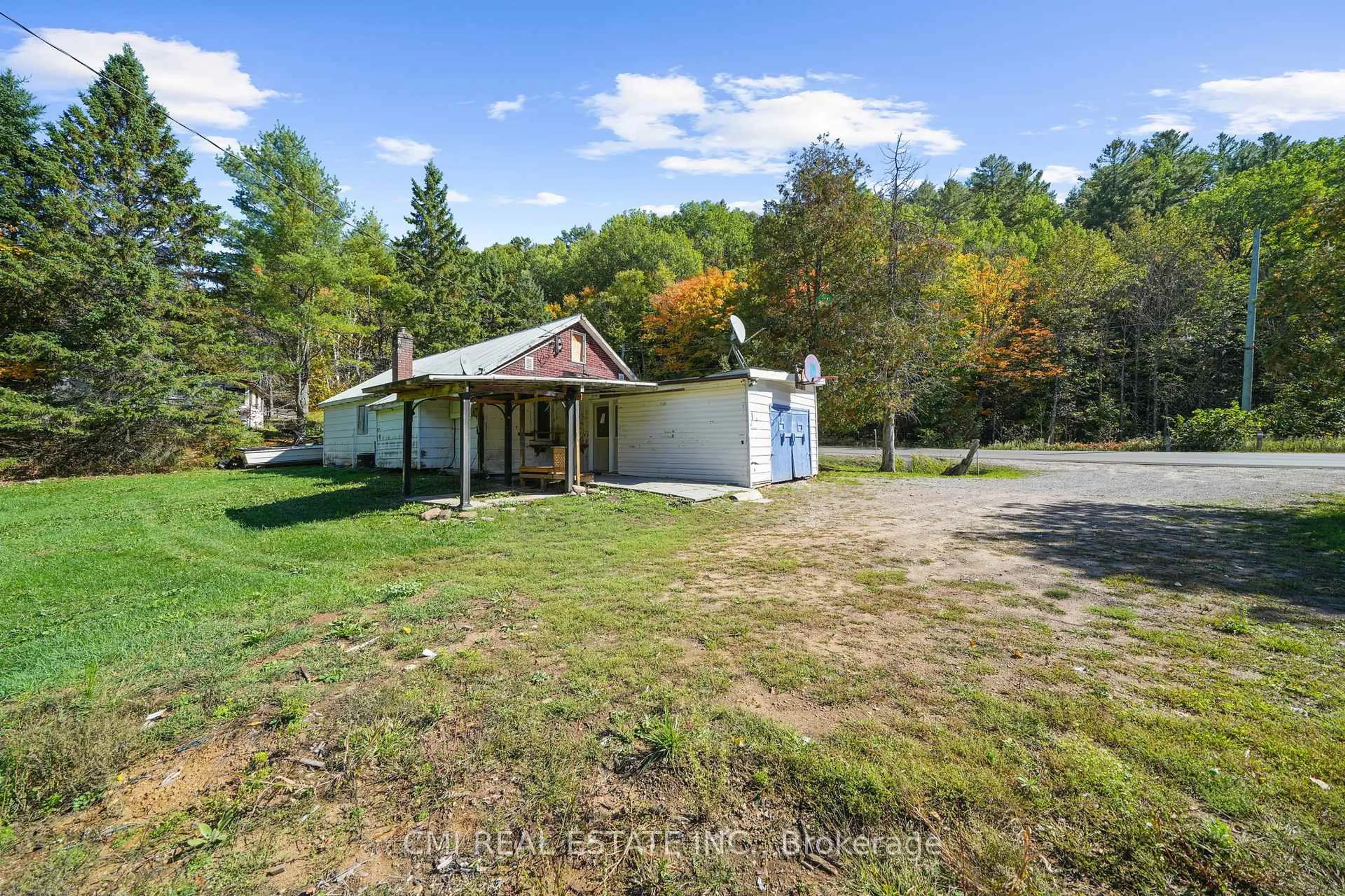 A pic from outside/outdoor area/front of a property/back of a property/a pic from drone, unknown for 1093 South Lake Rd, Minden Hills Ontario K0M 2K0