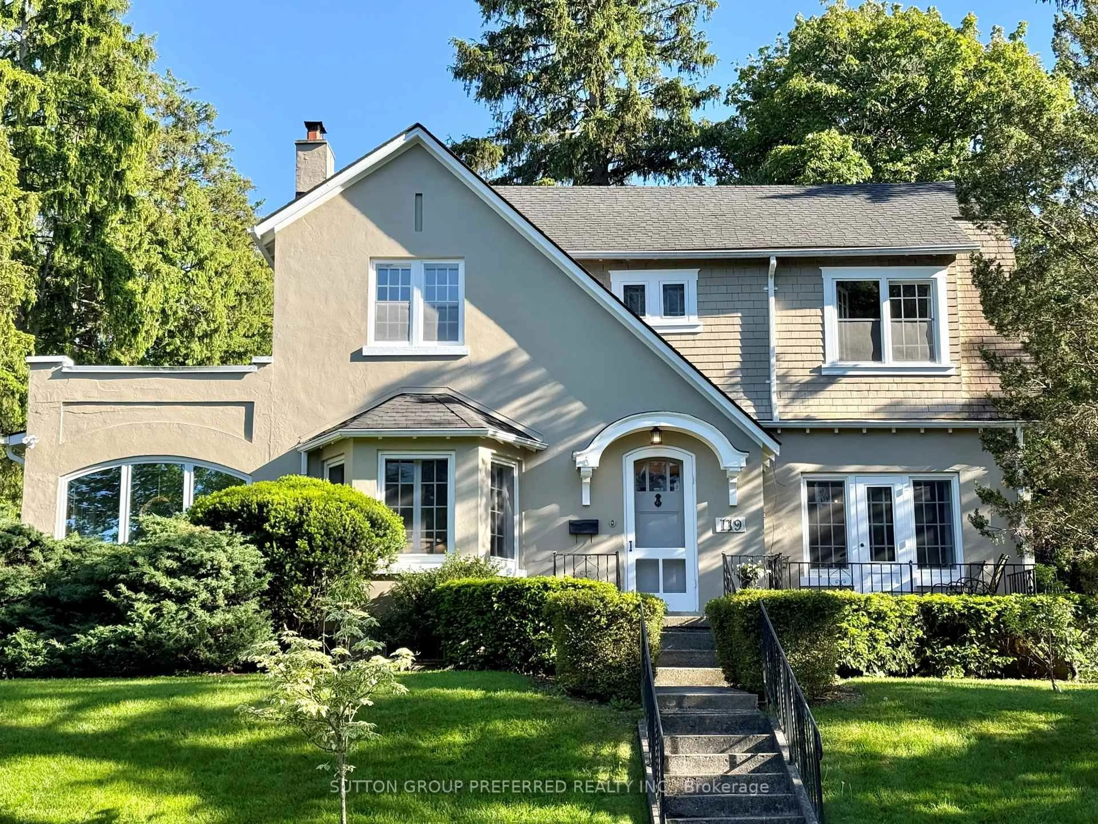 Home with vinyl exterior material, street for 119 Base Line Rd, London South Ontario N6C 2N6