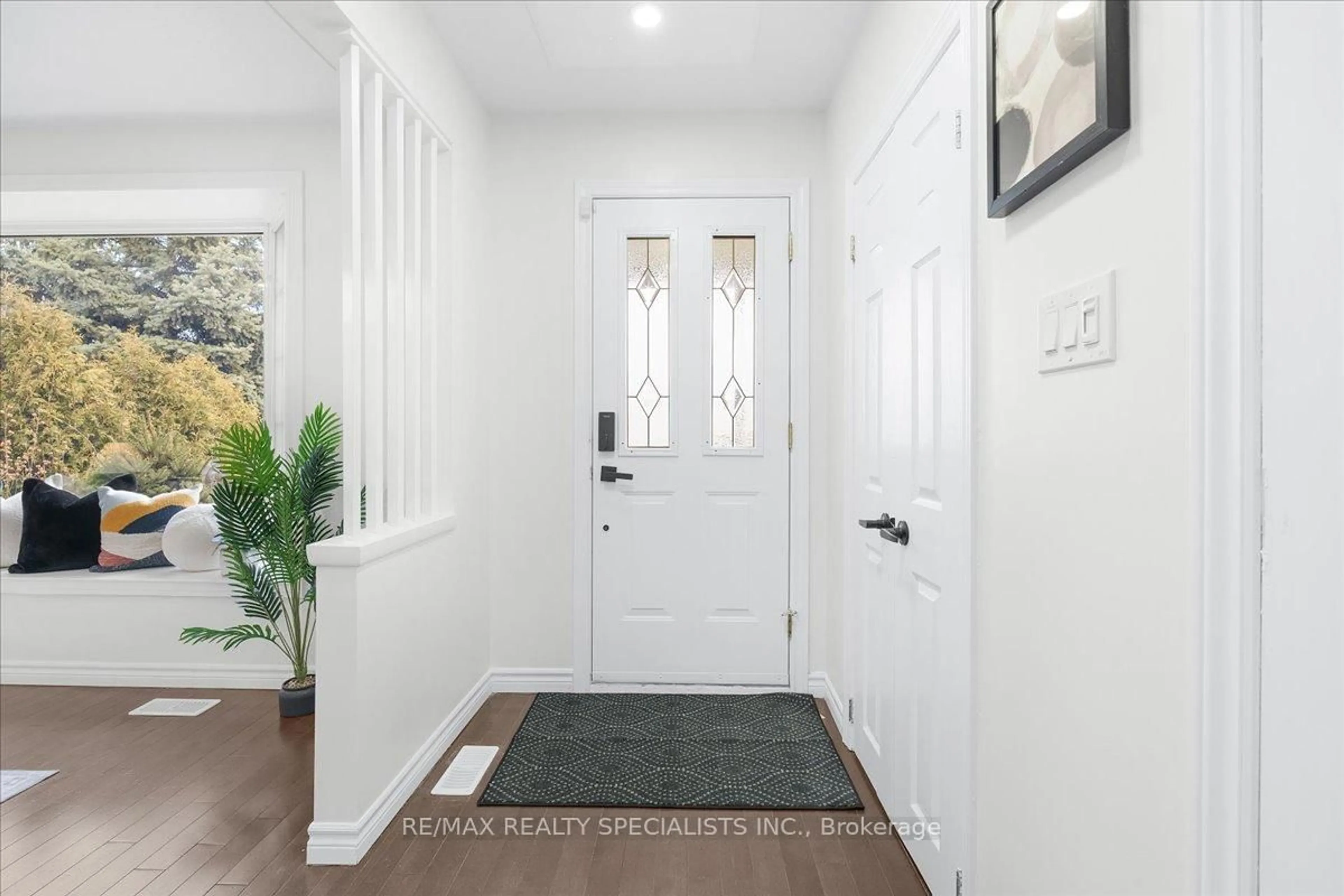 Indoor entryway for 56 Nash Rd, Hamilton Ontario L8K 4J7