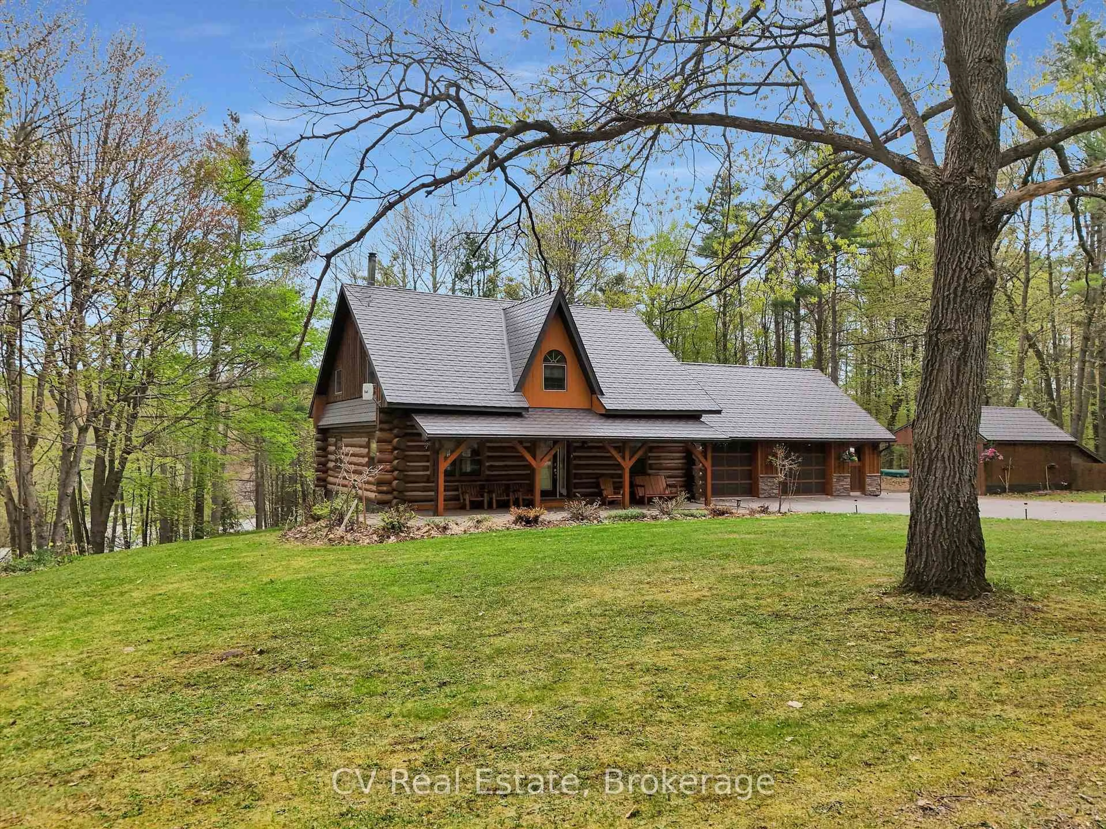 A pic from outside/outdoor area/front of a property/back of a property/a pic from drone, unknown for 1040 Amelia Cres, Gravenhurst Ontario P0E 1G0