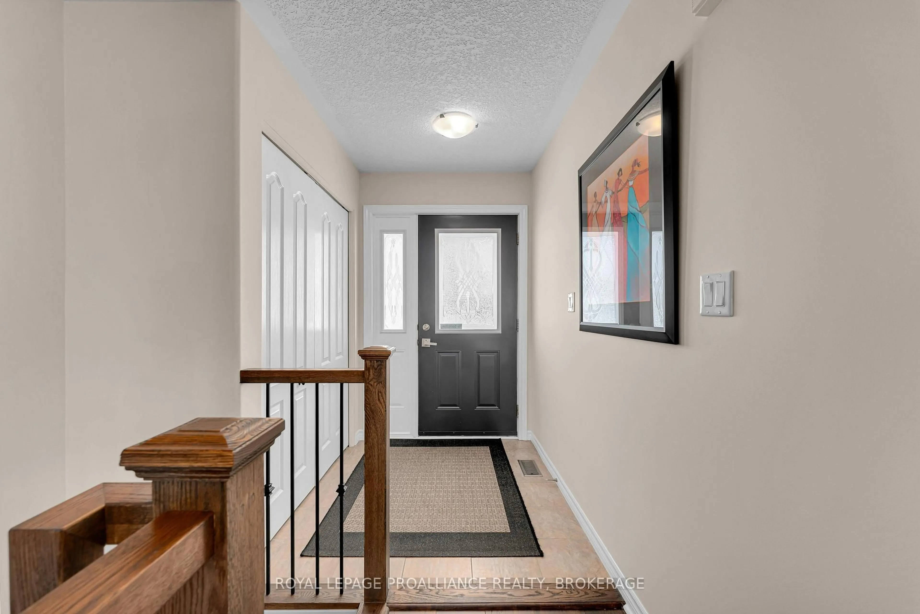 Indoor entryway for 137 Ellesmeer Ave, Kingston Ontario K7P 3H6