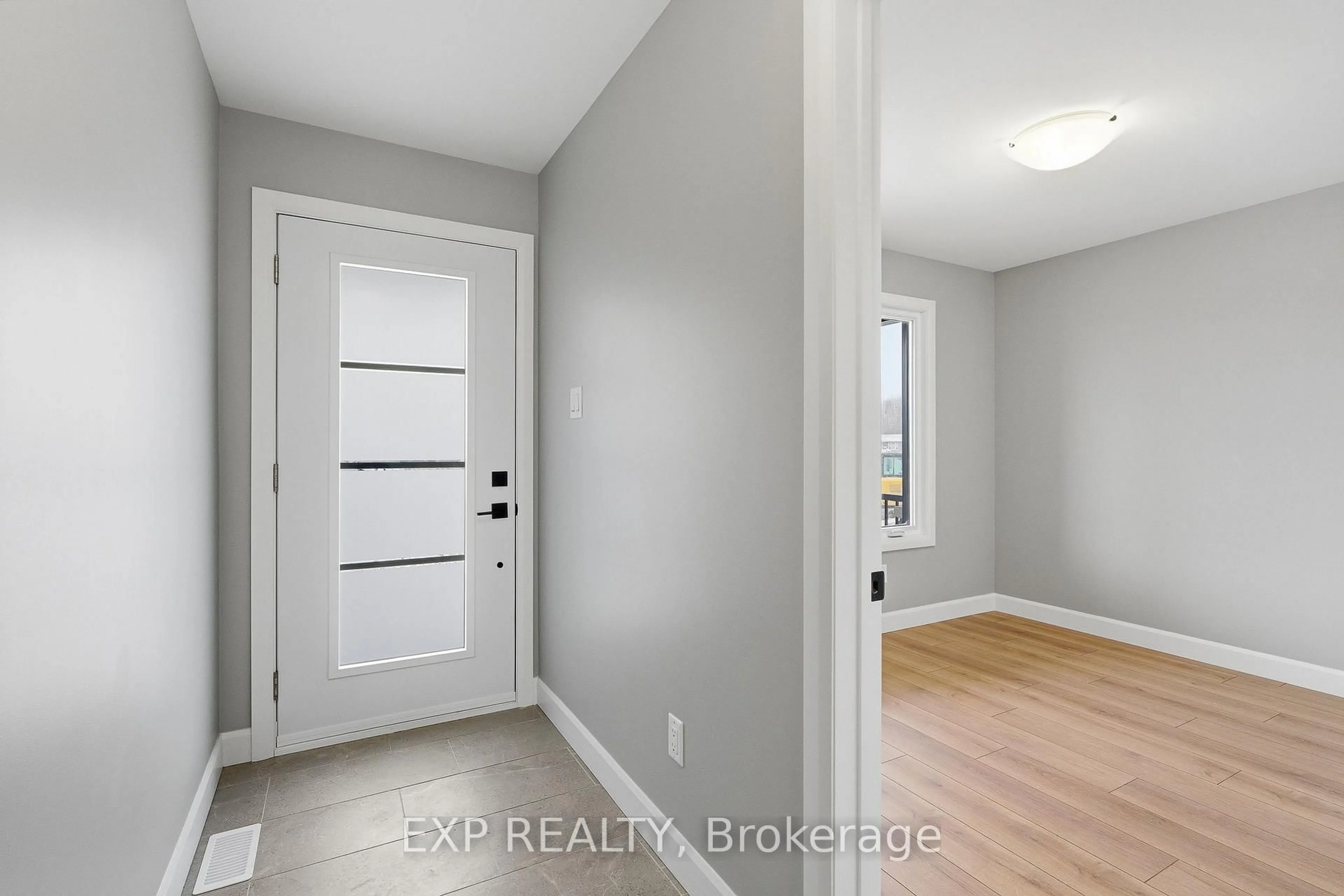 Indoor entryway for 991 Katia St, The Nation Ontario K0A 2M0