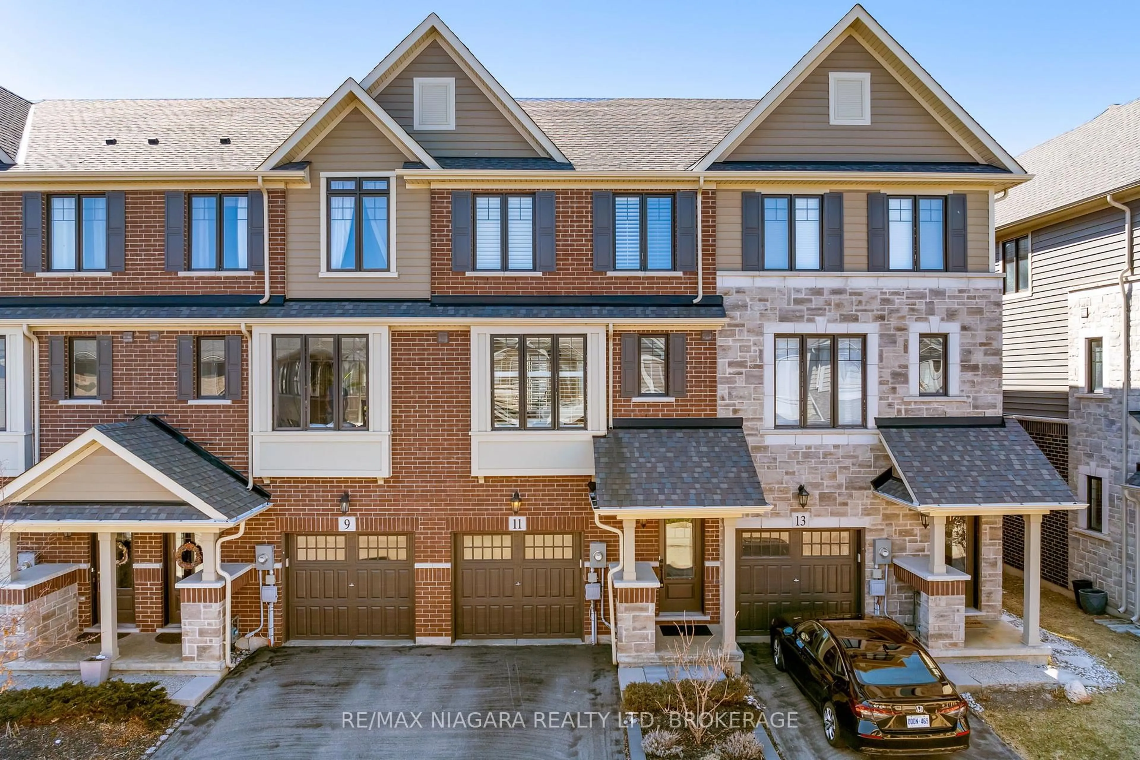 Home with brick exterior material, street for 11 Walters Lane, Grimsby Ontario L3M 0H2