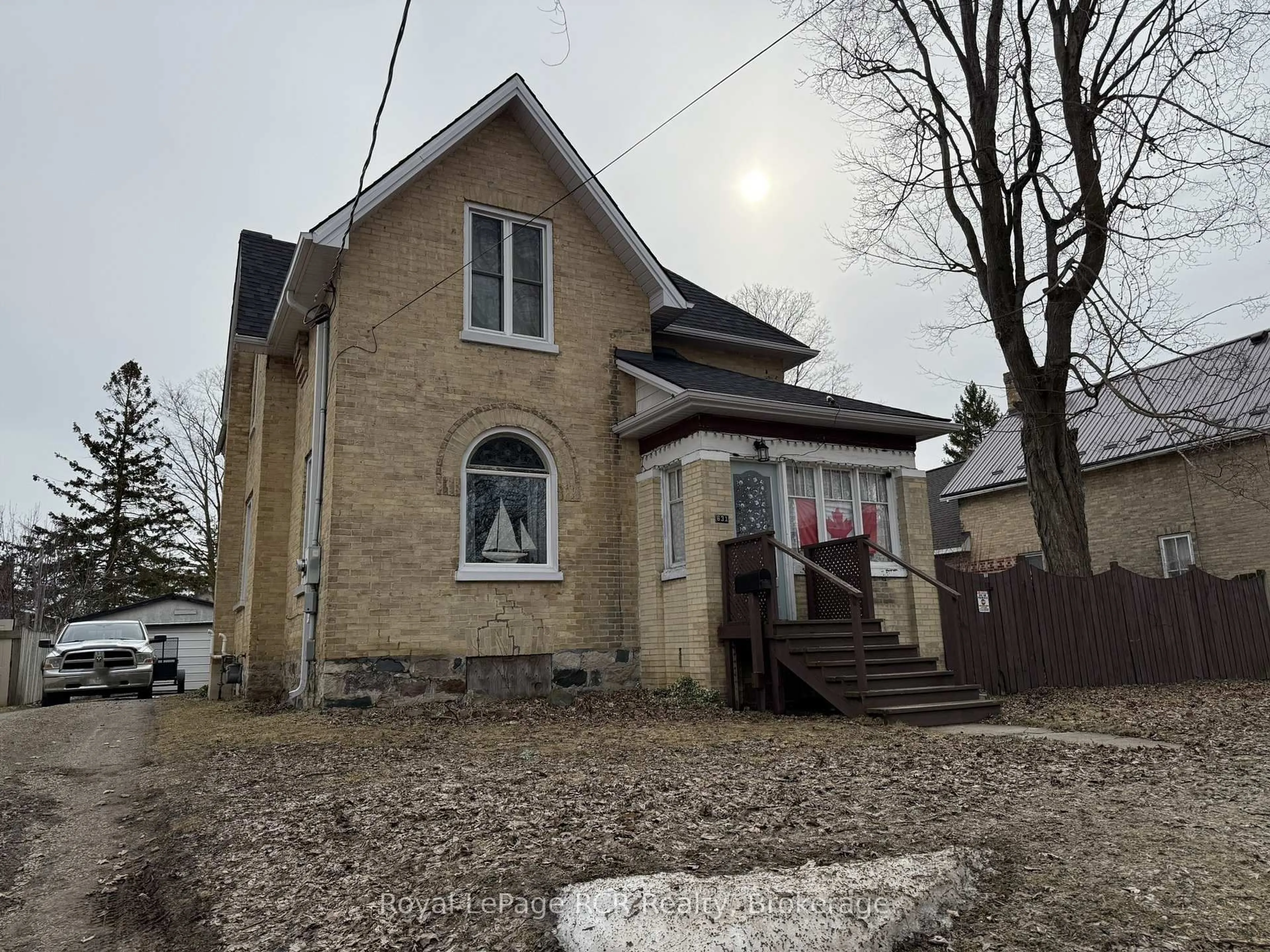 A pic from outside/outdoor area/front of a property/back of a property/a pic from drone, street for 631 9th Ave, Hanover Ontario N4N 2M7