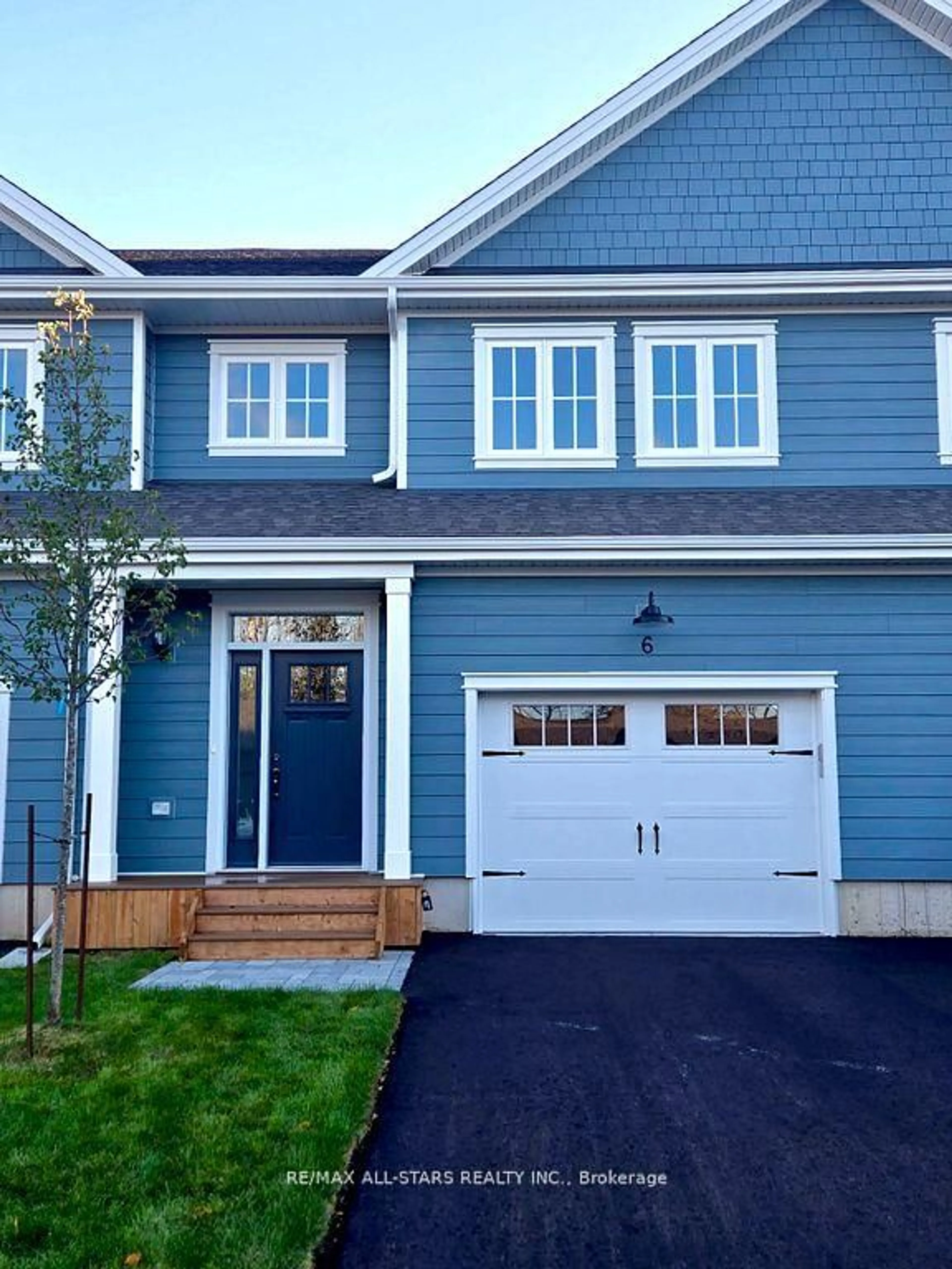 Home with vinyl exterior material, street for 21 Hampton Lane #6, Selwyn Ontario K0L 2H0