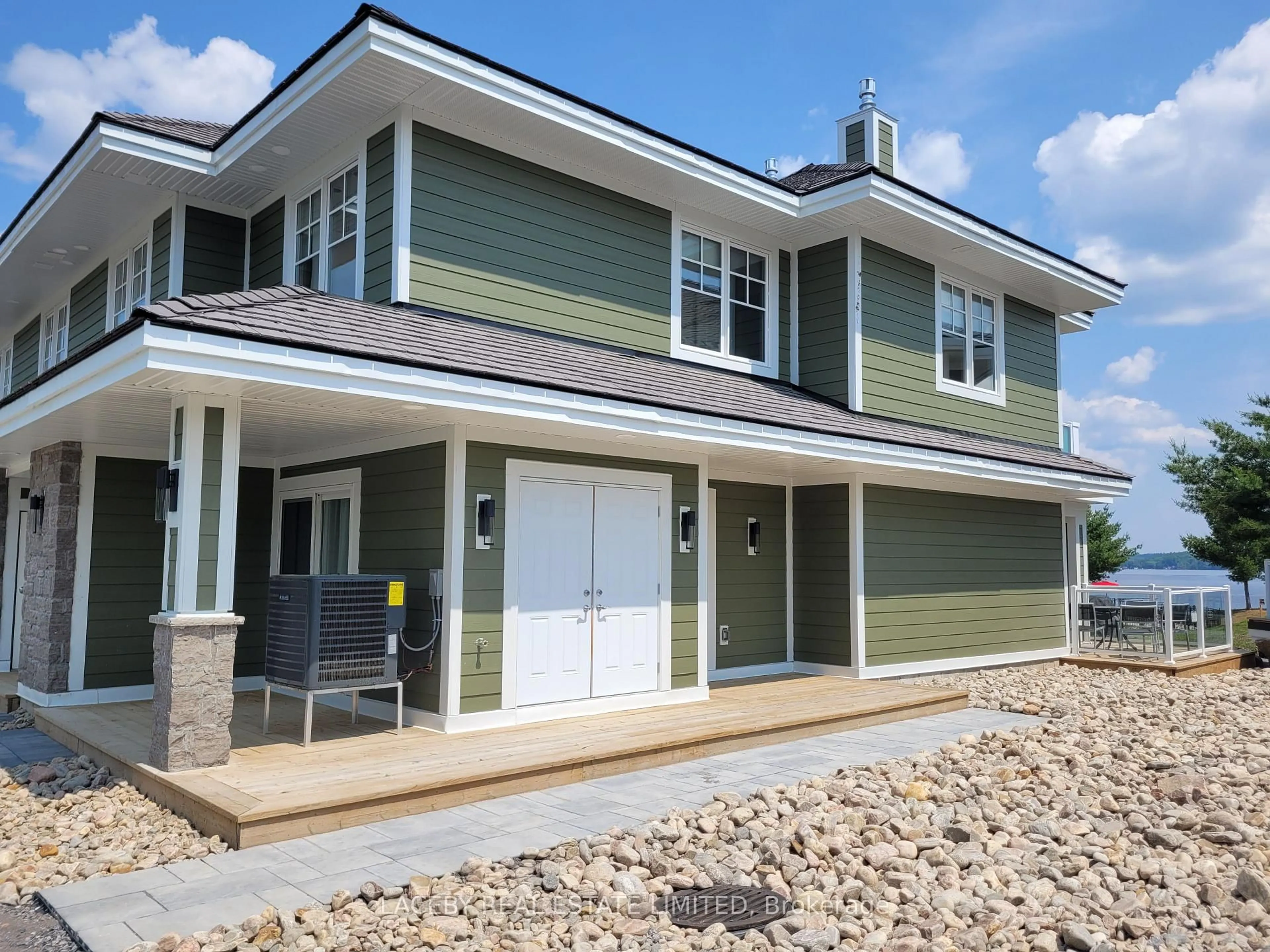 Home with vinyl exterior material, unknown for 1869 Muskoka District Rd 118 W, Muskoka Lakes Ontario P1L 1W8