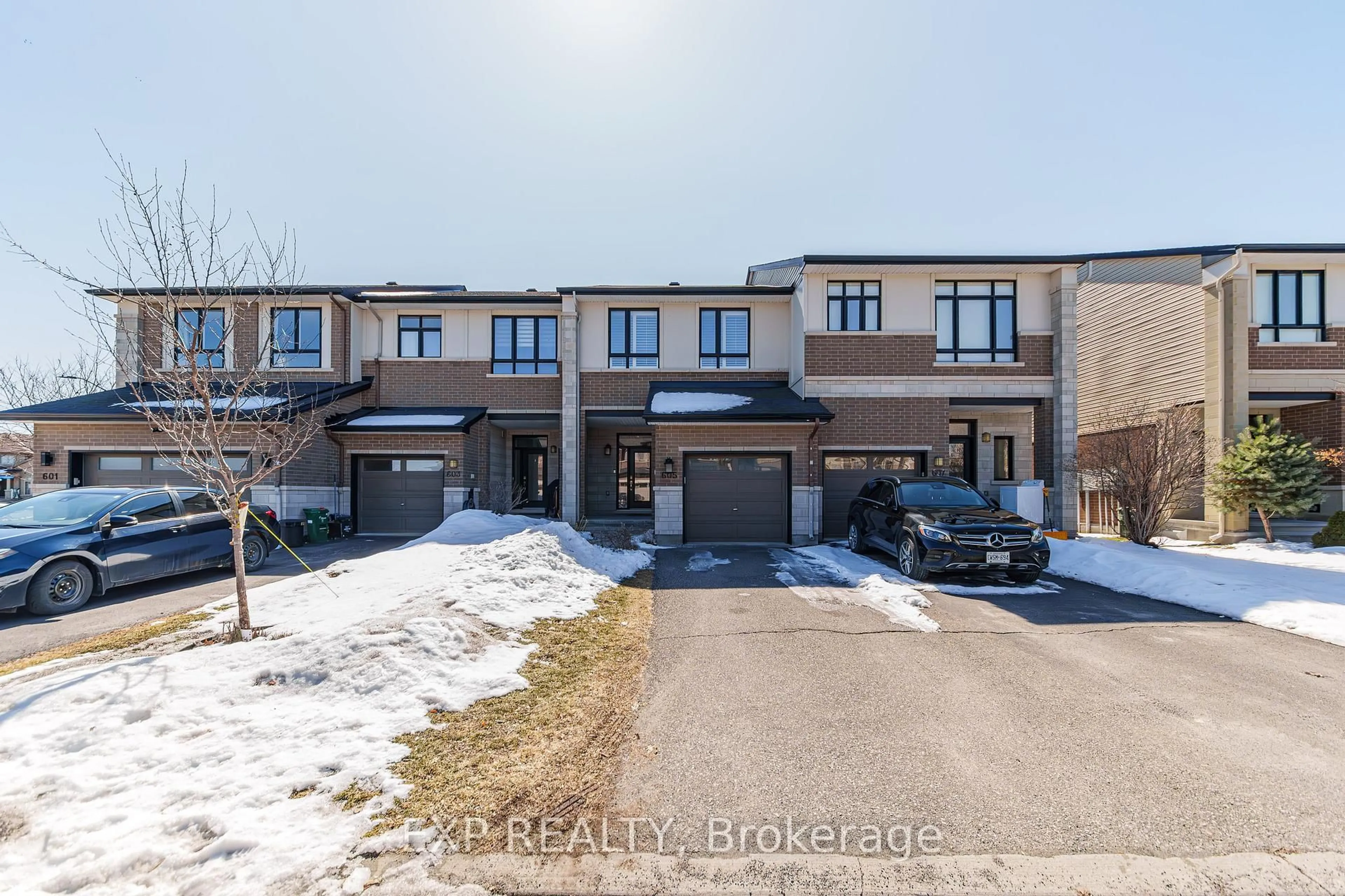 A pic from outside/outdoor area/front of a property/back of a property/a pic from drone, street for 605 Tennant Way, Ottawa Ontario K4M 0C6