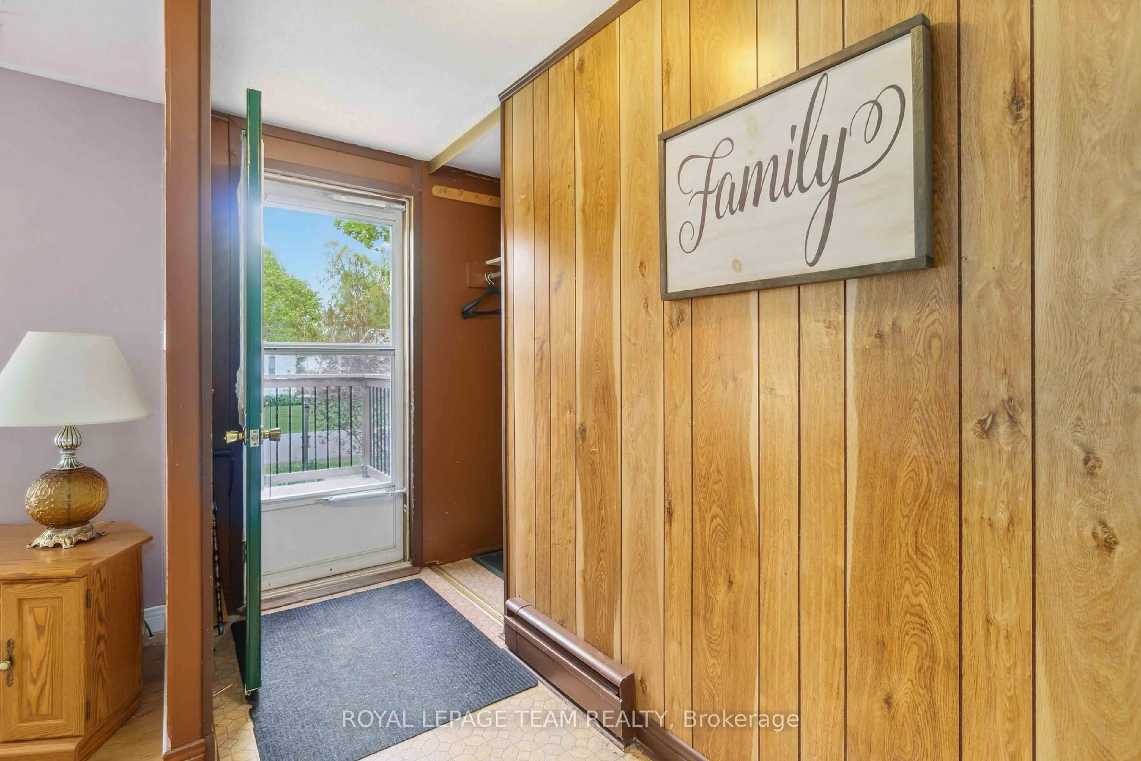 Indoor entryway for 307 Dodson St, North Grenville Ontario K0G 1J0