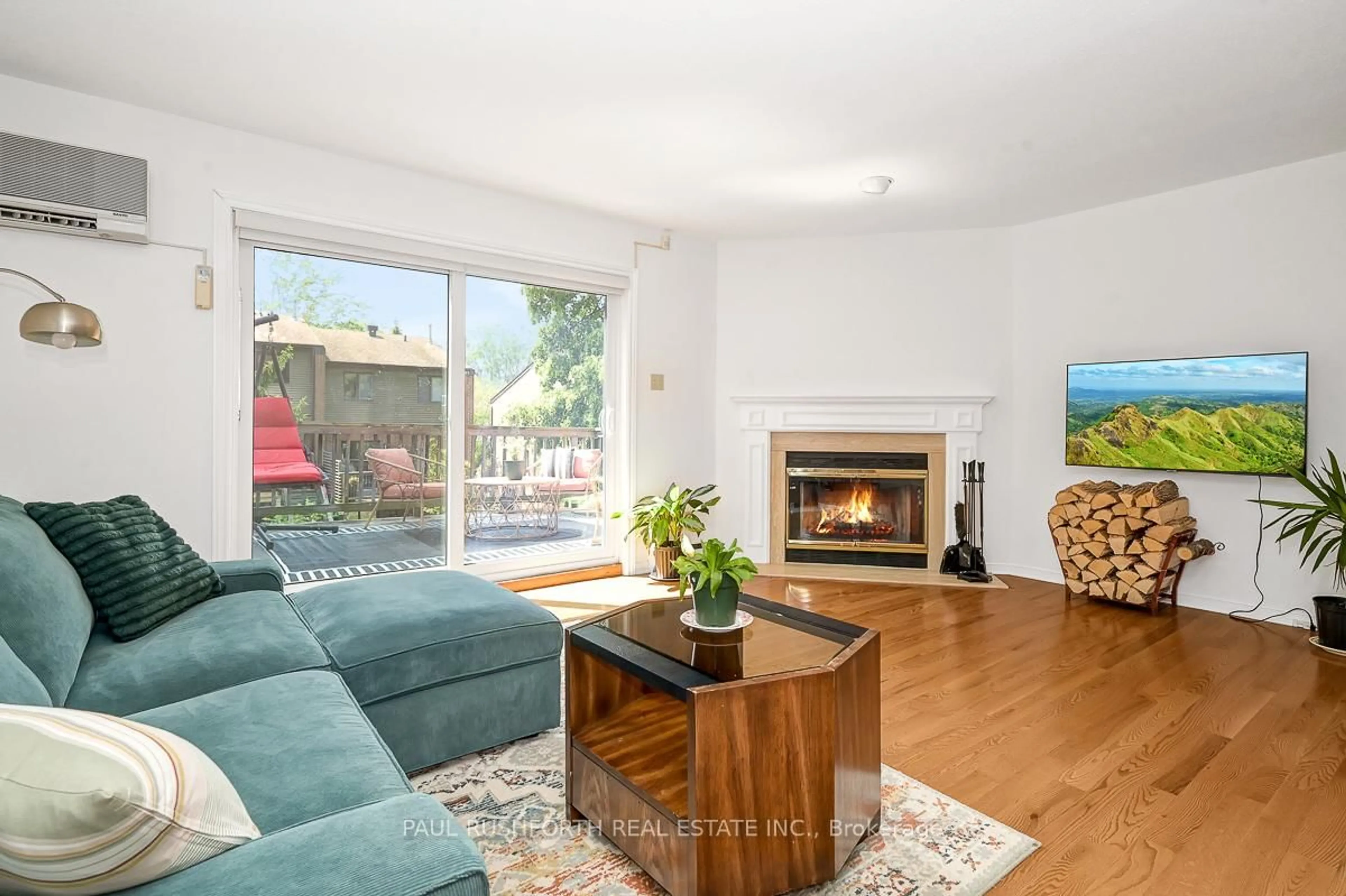 Living room with furniture, wood/laminate floor for 16 Oakley Ave, Ottawa Ontario K2B 6M6