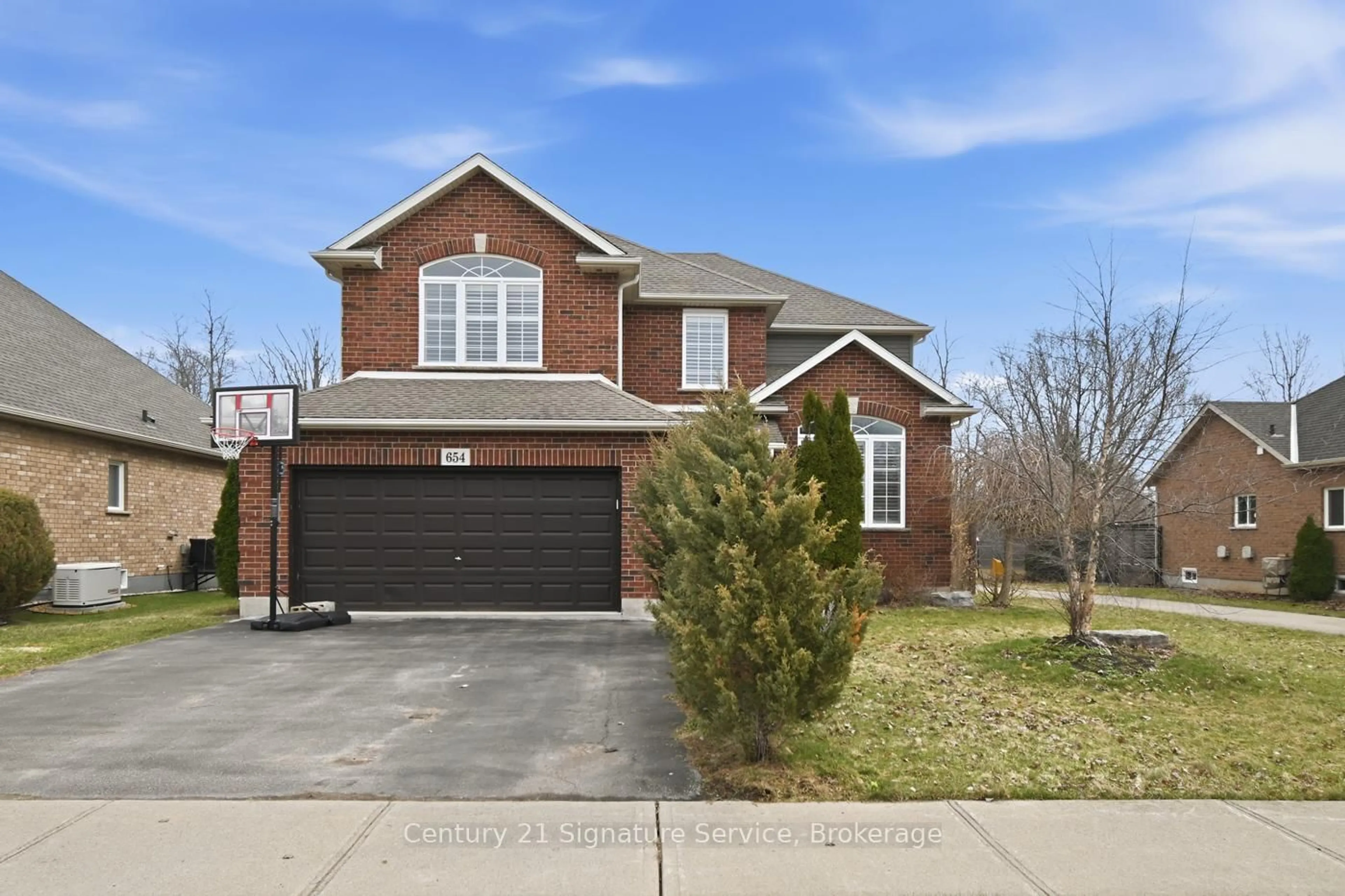 Home with brick exterior material, street for 654 Brian St, Fort Erie Ontario L2A 6W2